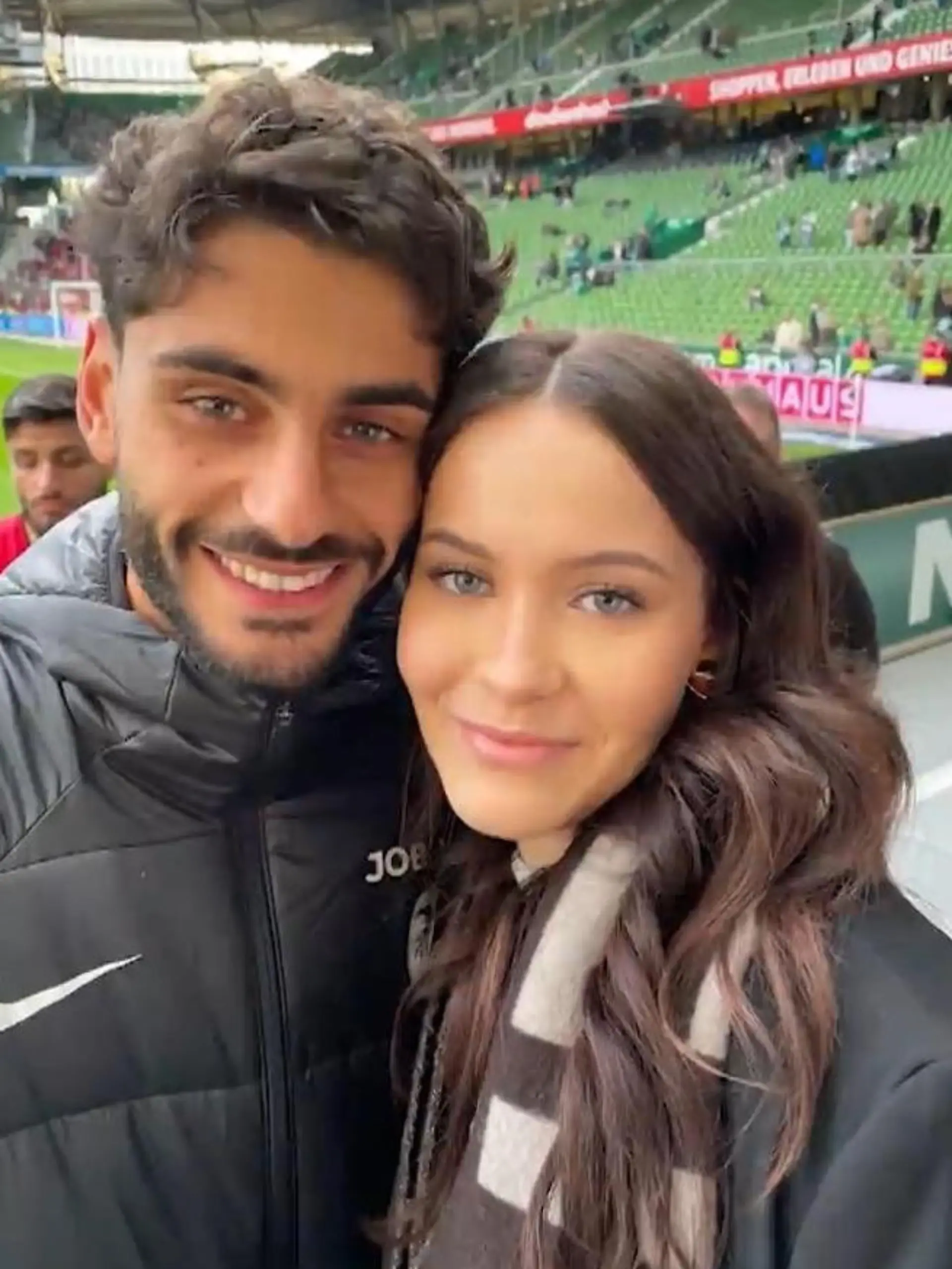 Bild zu: "Es ist Krebs! Bundesliga-Star bangt mit seiner Freundin – Vereine setzen sich rührend ein"