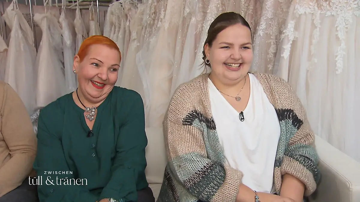 Anna-Lena hat ihr Favoritenkleid – aber gefällt es auch der Brautmutter? Mama muss zustimmen