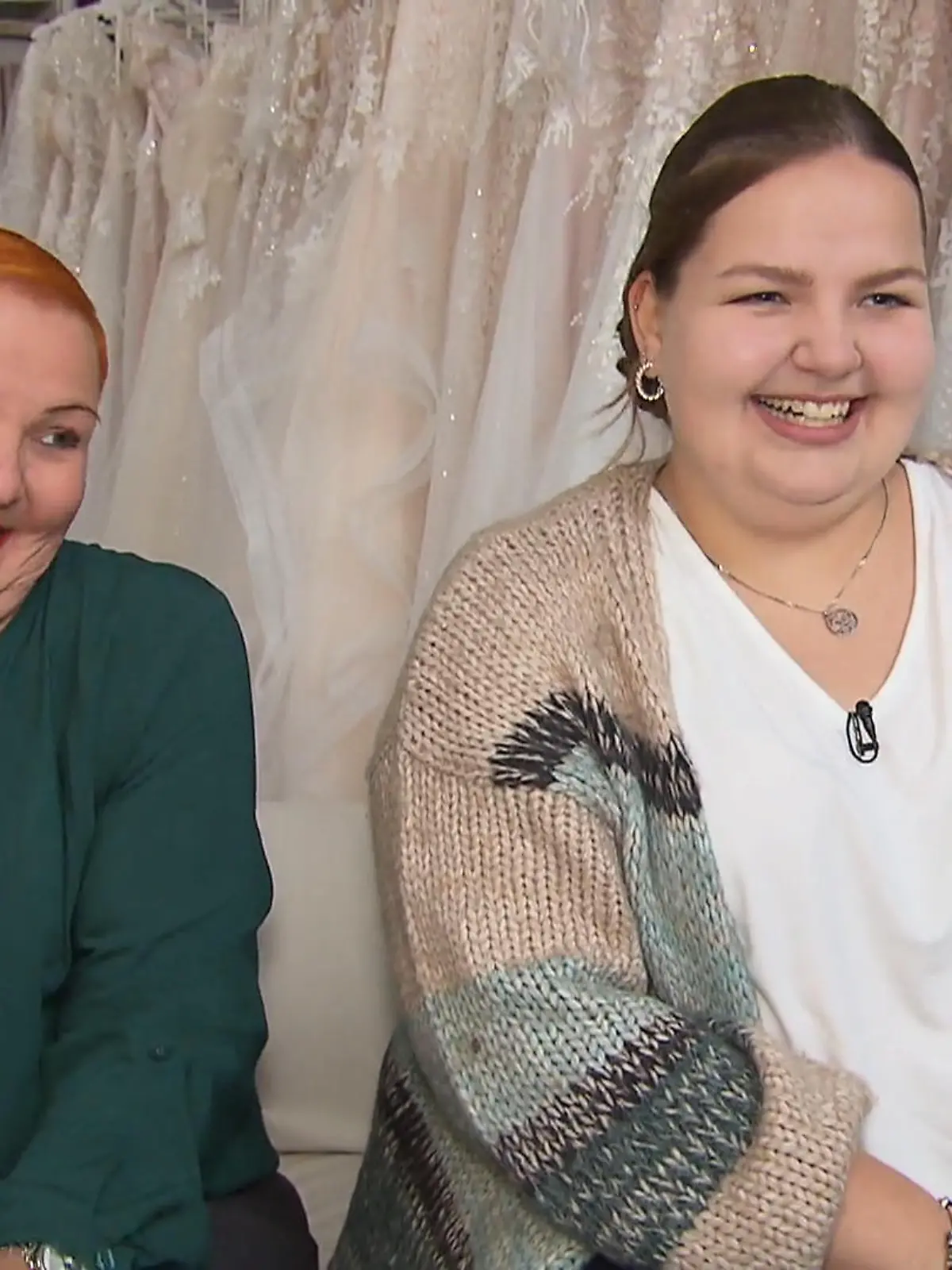 Bild zu: "Anna-Lena hat ihr Favoritenkleid – aber gefällt es auch der Brautmutter?"