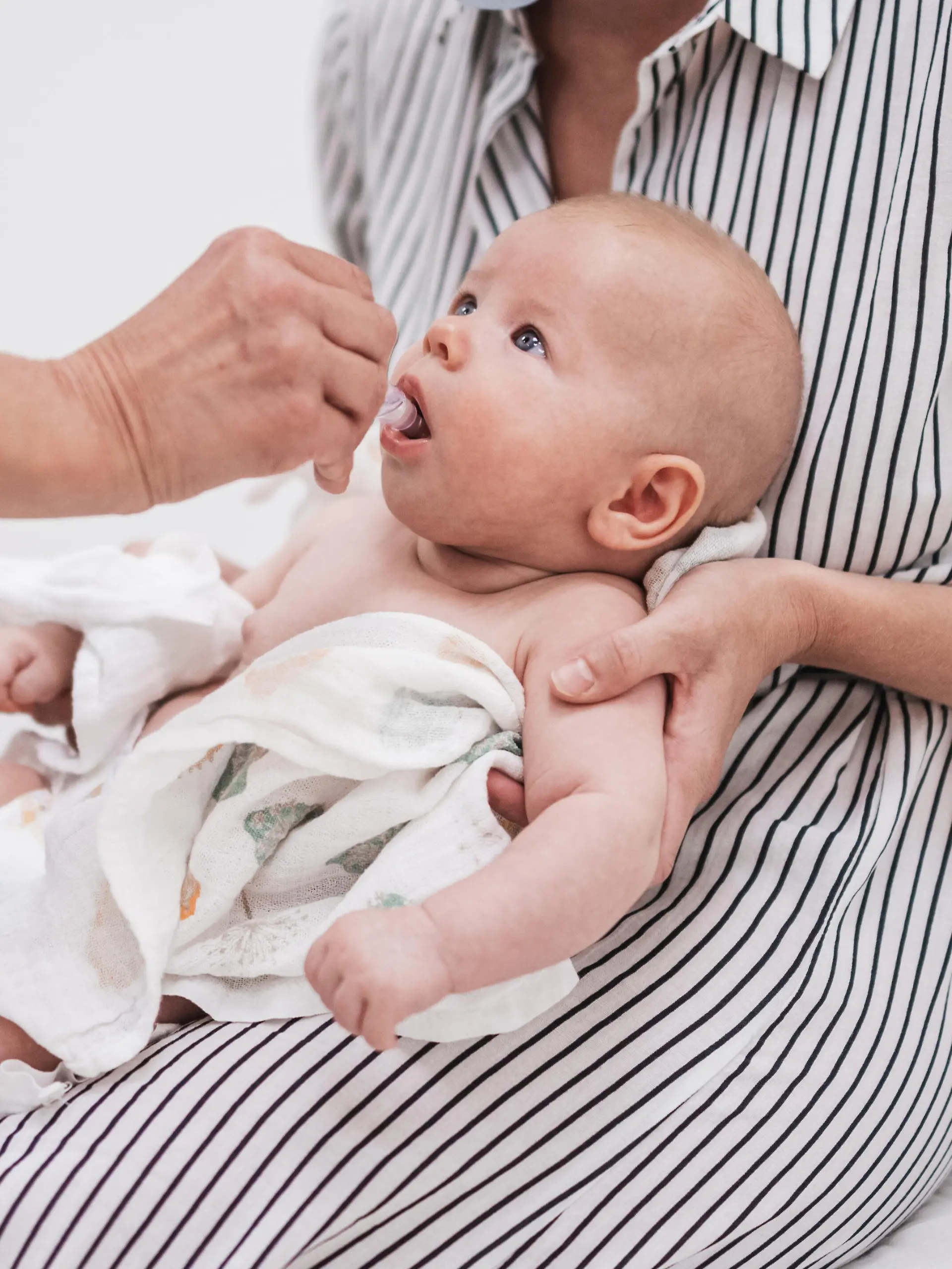 Da es kein Medikament gegen das tückische Virus gibt, ist die rechtzeitige Schluckimpfung für Babys und Kleinkinder laut Experten der wichtigste Schutz. (Symbolbild)