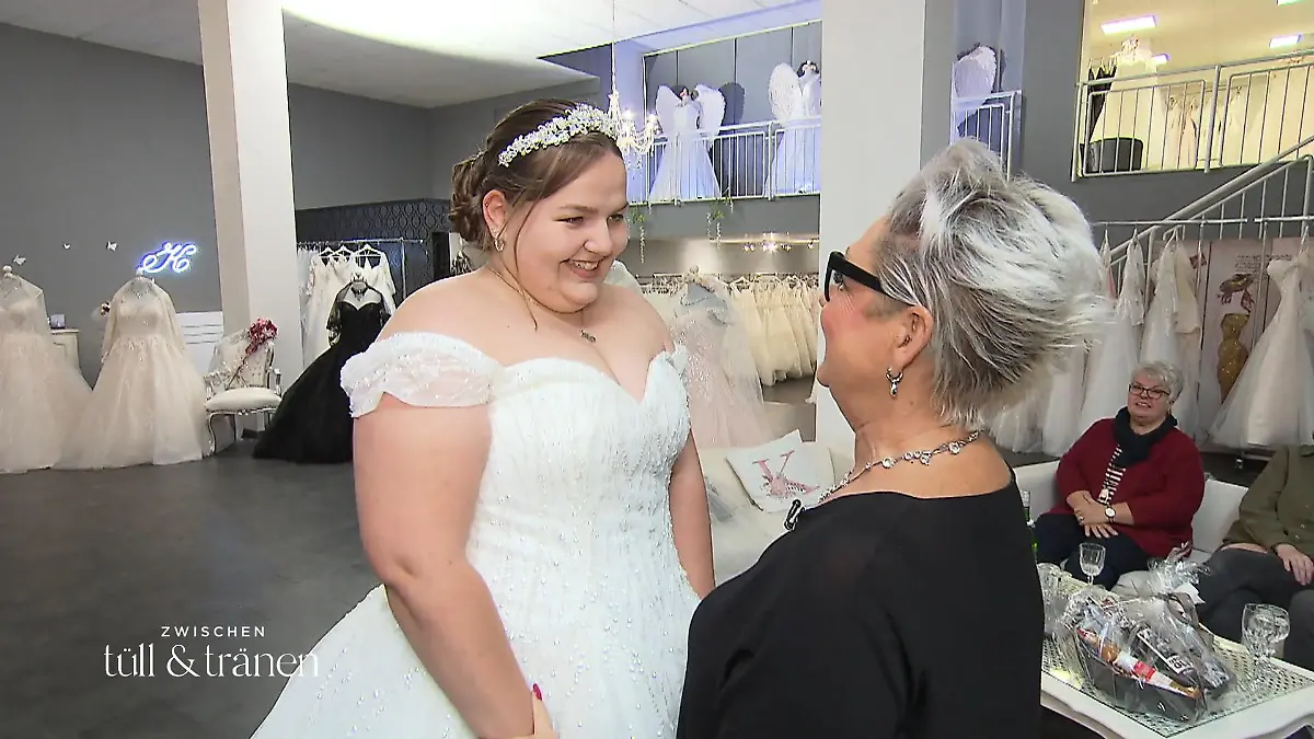 Antje braucht jetzt ein Kleid, das Braut und Mutter gleichermaßen packt Reicht der Favorit schon?