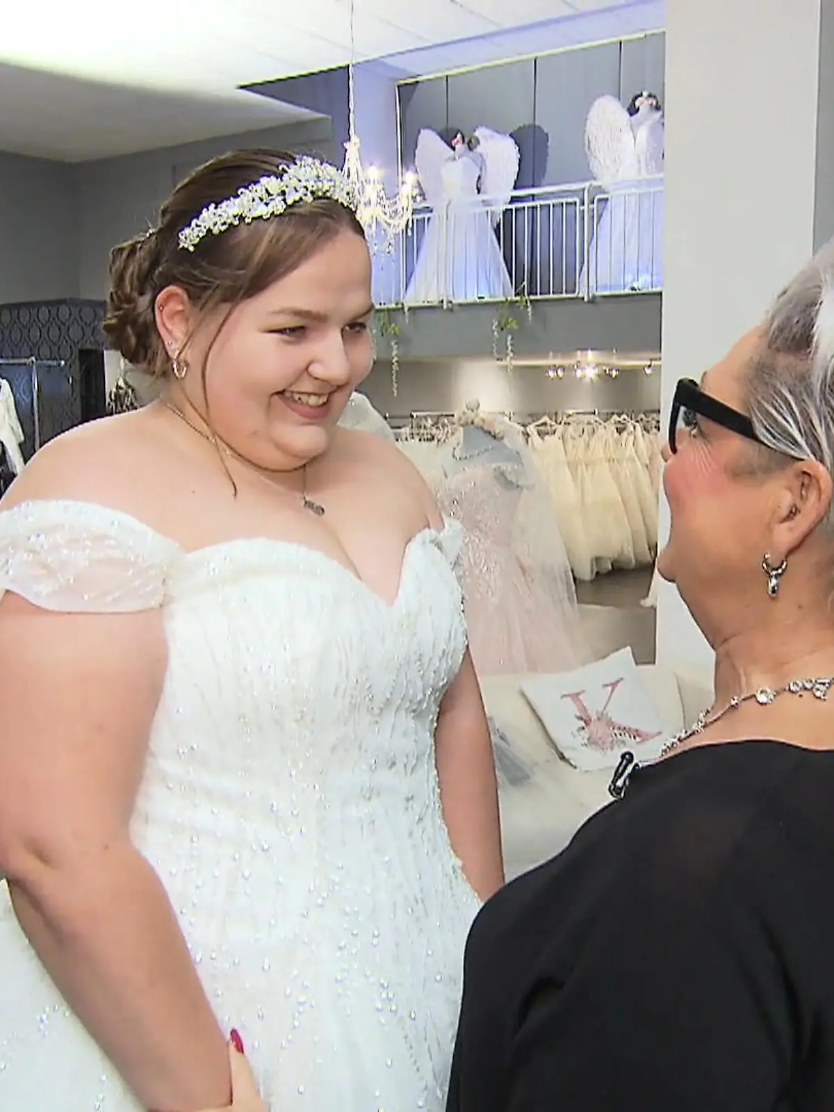 Bild zu: "Antje braucht jetzt ein Kleid, das Braut und Mutter gleichermaßen packt"