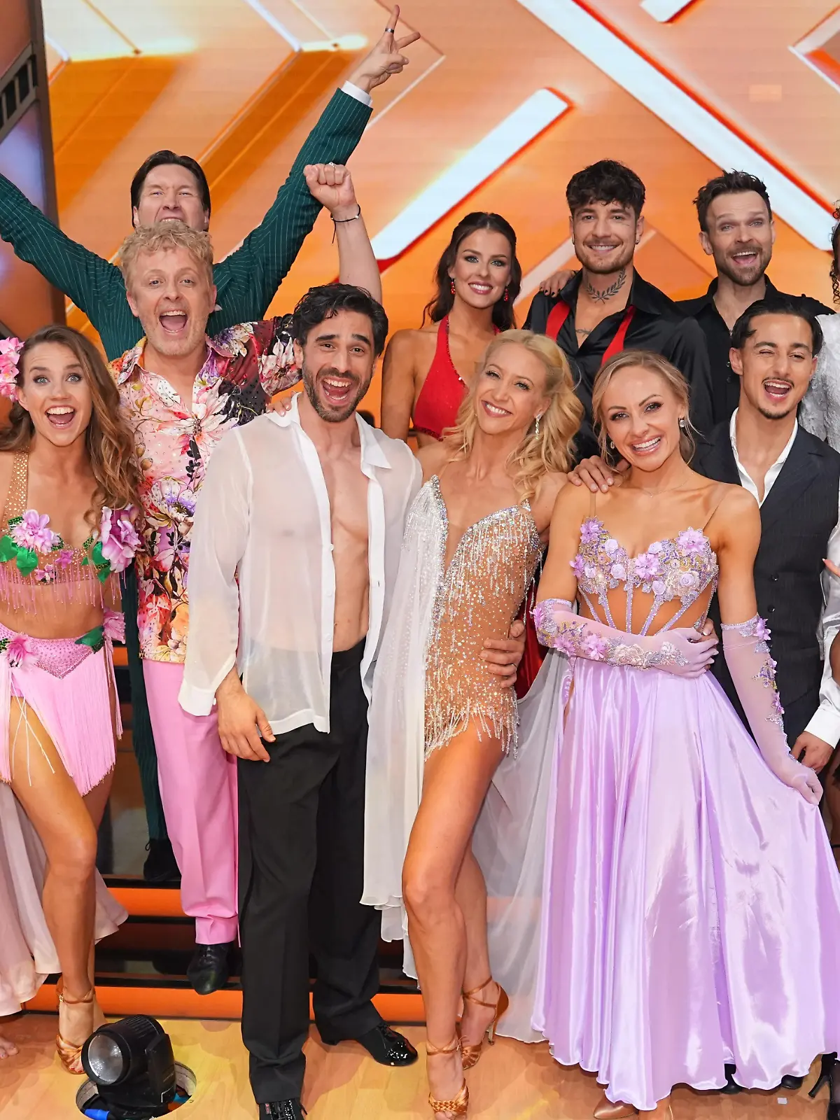 Bild zu: "„Let’s Dance”-Aus! Dieser Promi kann kein „Dancing Star” mehr werden"