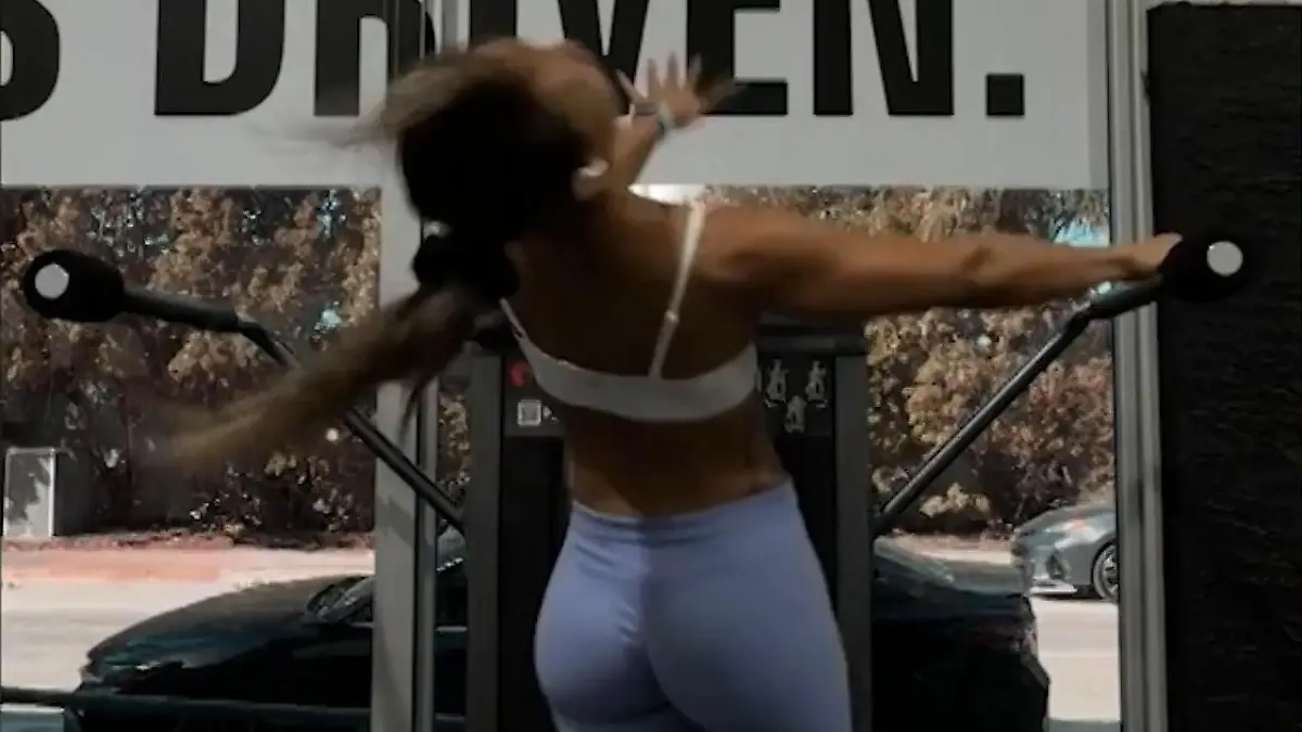 Platzwunde bei Po-Übung! Fitnessgerät knallt Frau ins Gesicht Blutiger Gym-Besuch