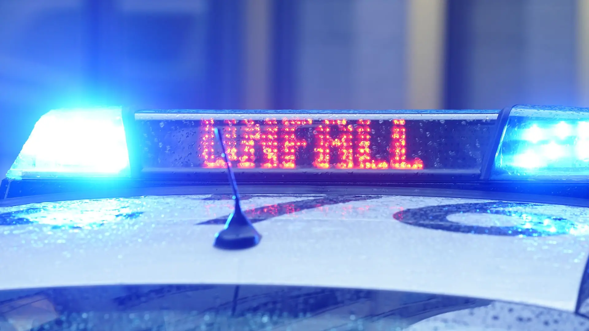 Nach zwei Unfällen, bei denen ein Kind tödlich und ein anderes lebensgefählrlich verletzt wurden, sucht die Hamburg Polizei Zeugen. (Symbolbild)
