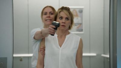 Bild von Zoe nimmt Yvonne im Krankenhaus in ihre Gewalt