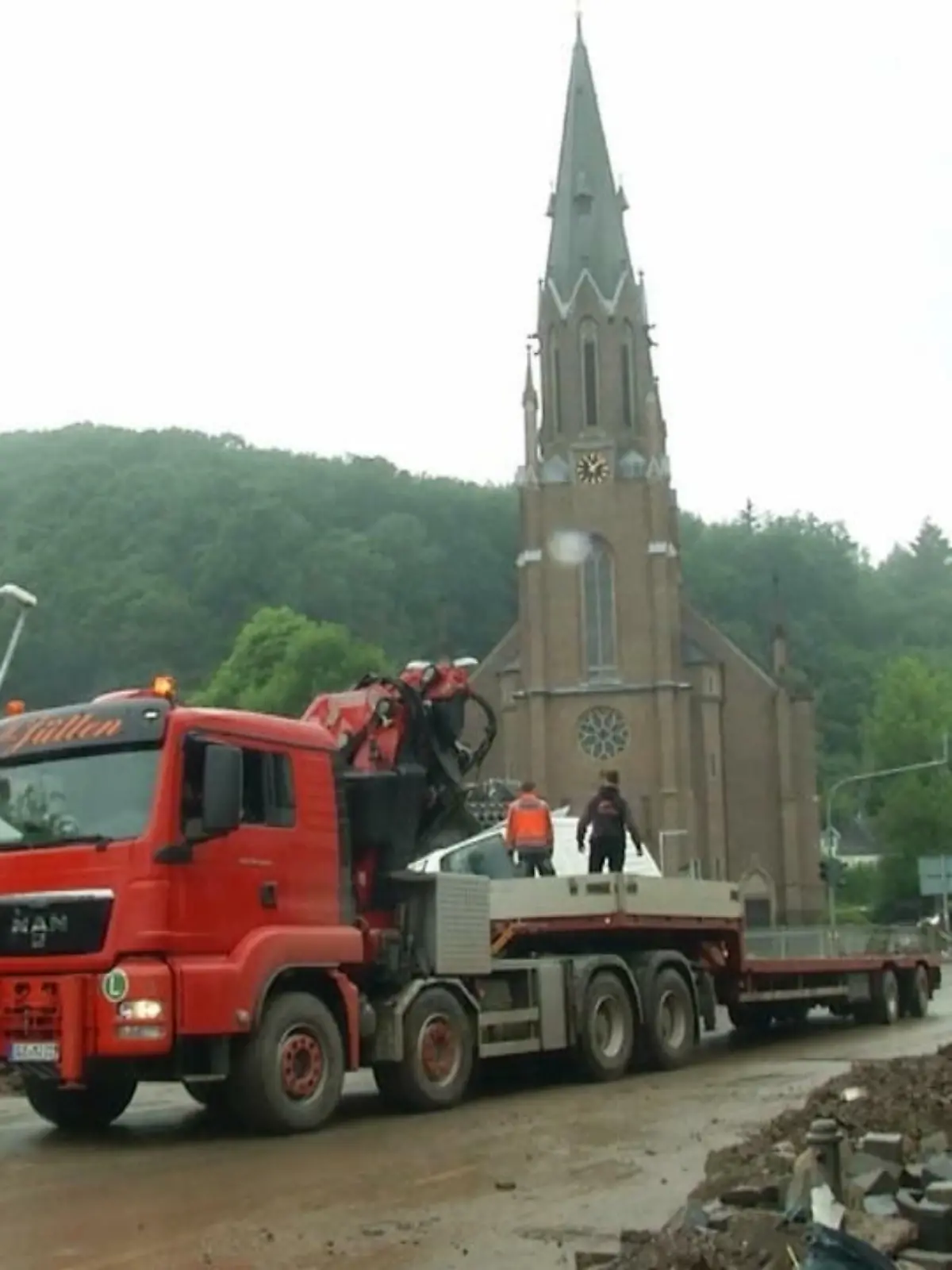 Bild zu: "Schnelle Hilfe für Unwetter-Opfer"