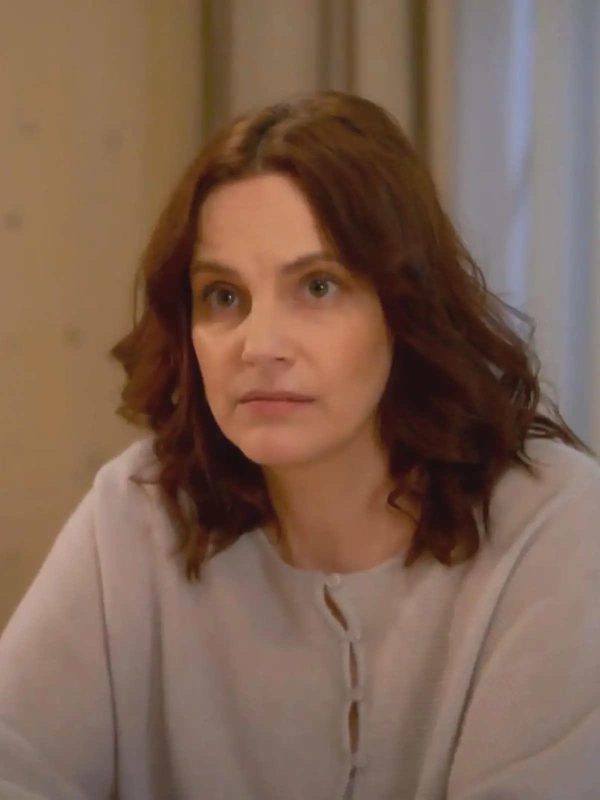 Bild zu: "Anna versucht, ihre Familie von einem krassen Plan zu überzeugen"