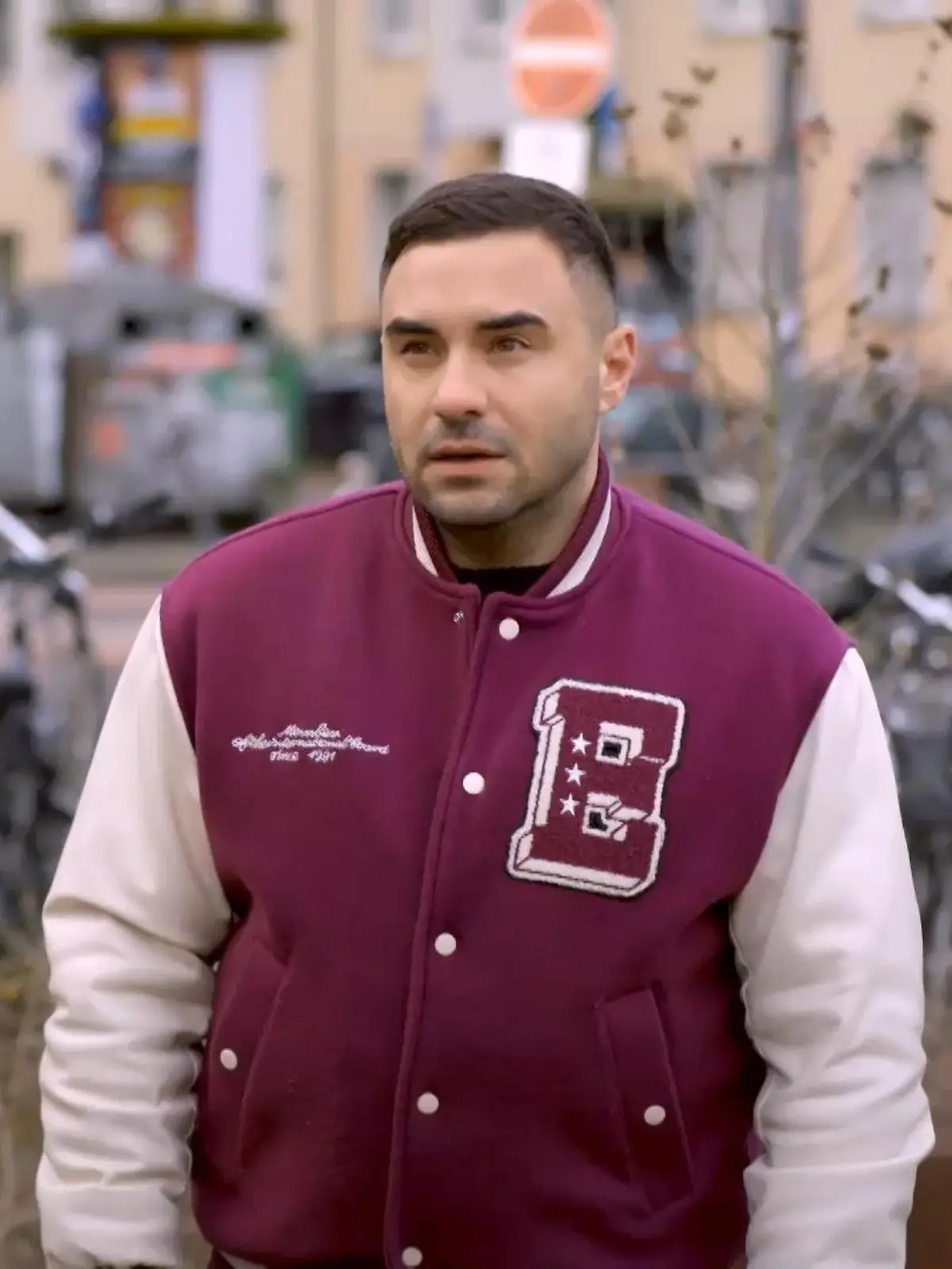 Unter uns: Easy versucht, Tobias zu beschwichtigen