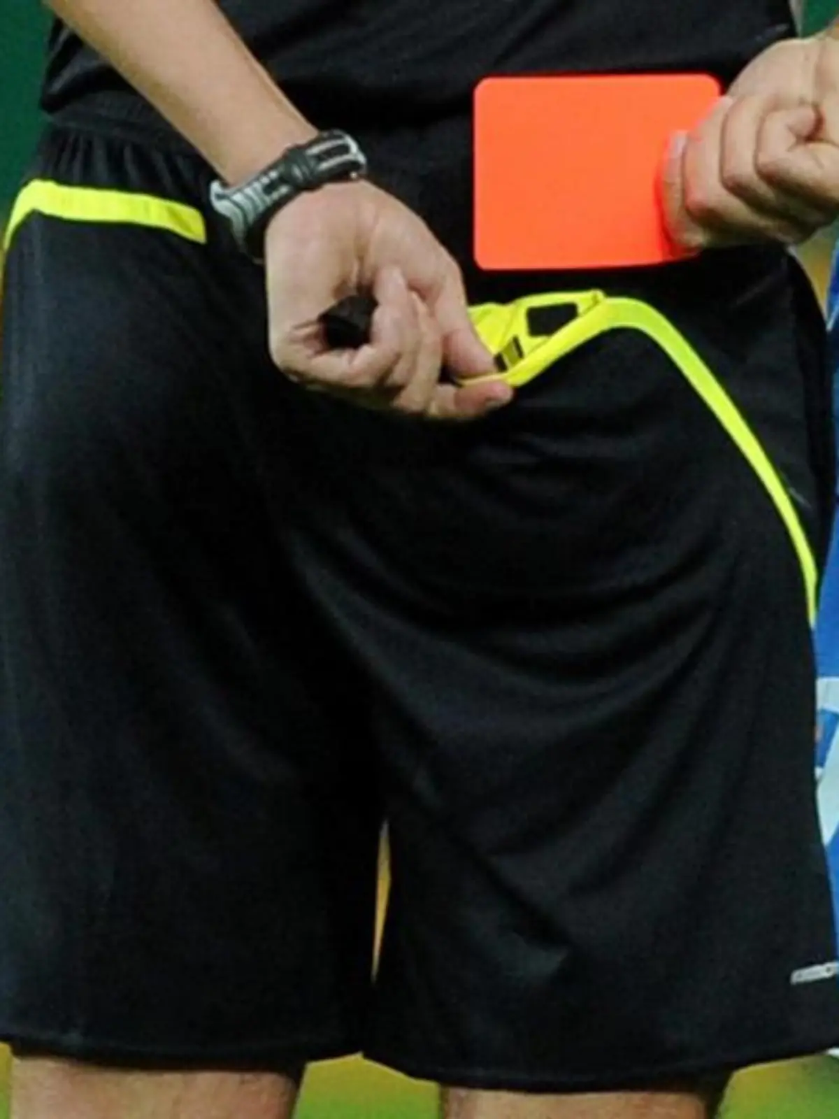 Ein Fußball-Schiedsrichter (Symbolbild)