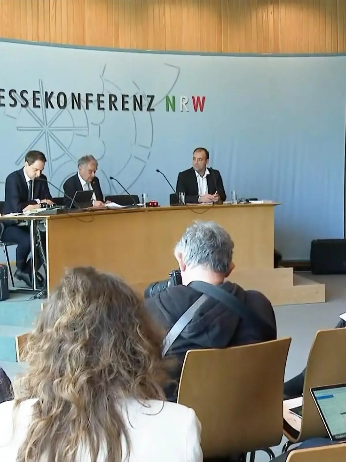 Bild zu: "Politisch motivierte Straftaten auf Rekordhoch"