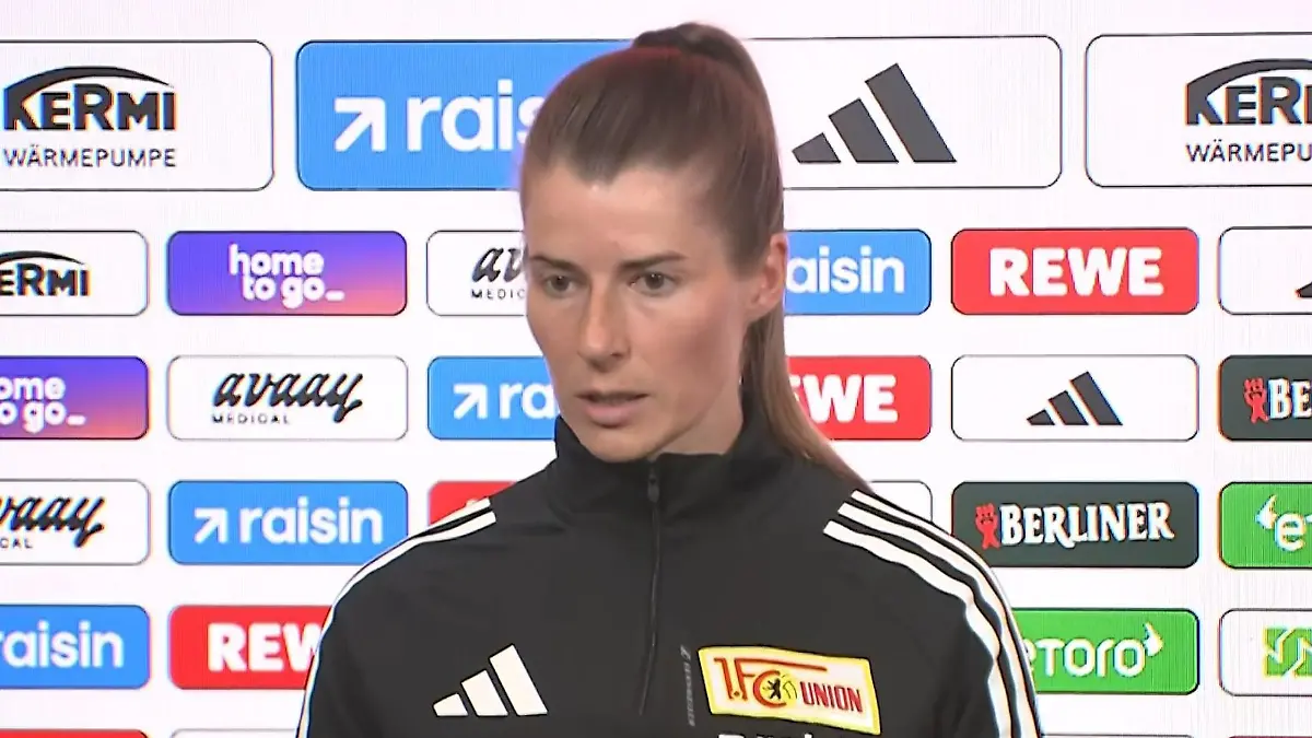 Bundesligatrainerin setzt klares Zeichen! SO geht Marie-Louise Eta mit Online-Hass um Riesen-Andrang bei Pressekonferenz