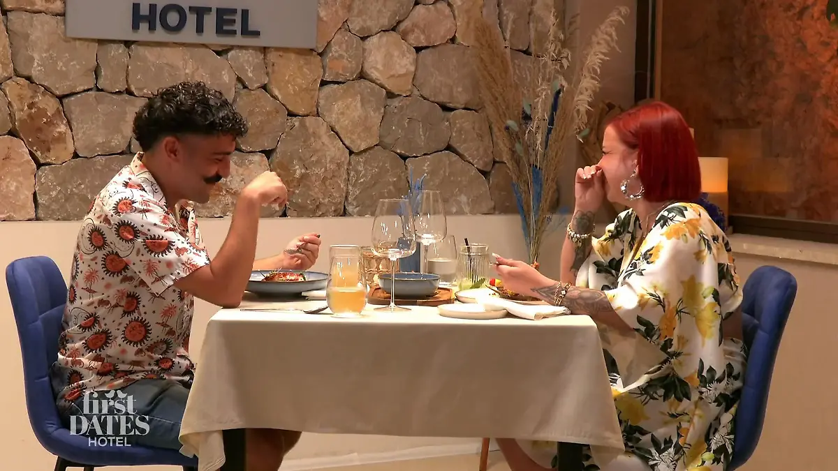 Denise und Yoel entdecken immer mehr Gemeinsamkeiten Lachen ohne Pause