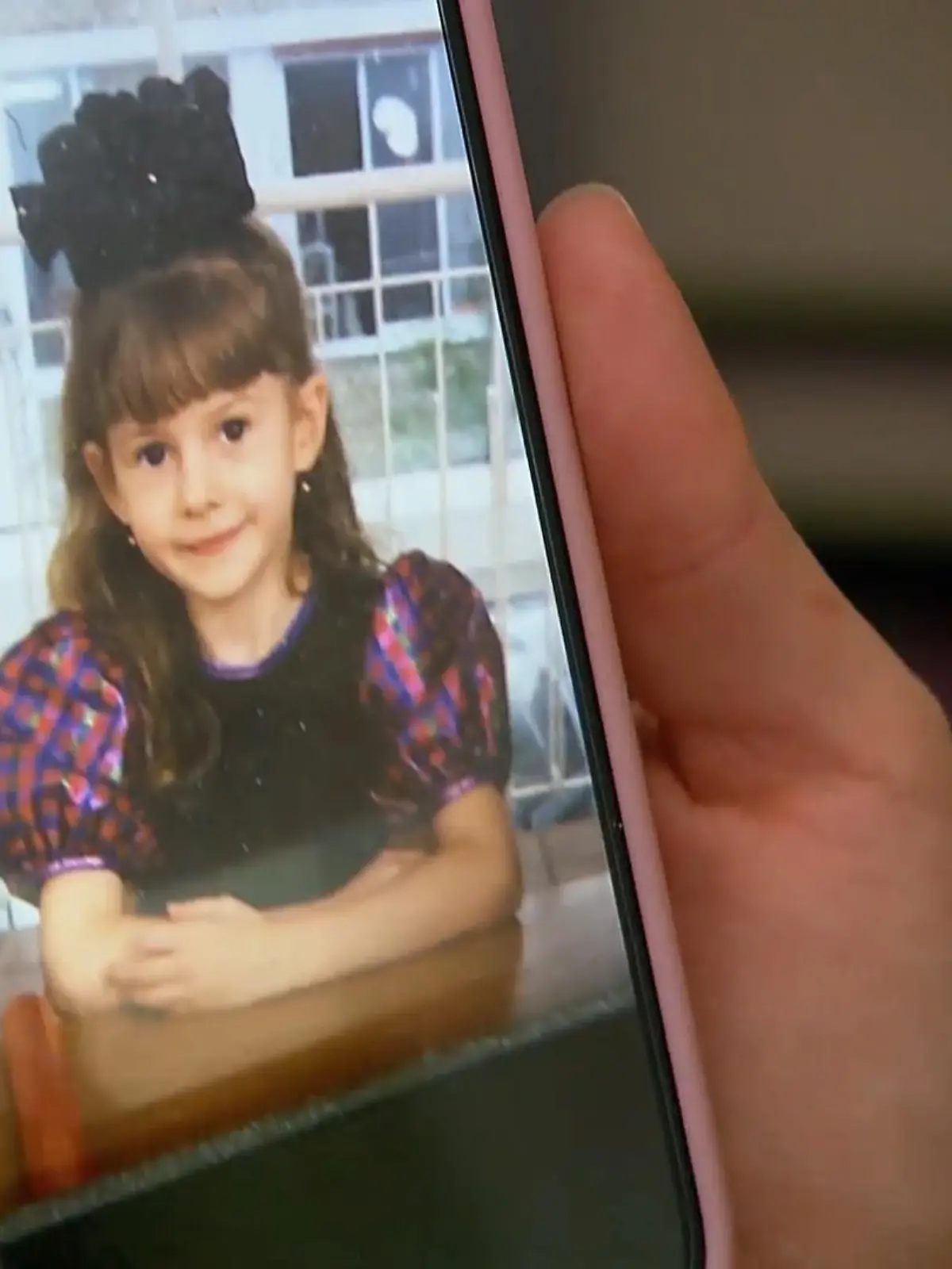 Bild zu: "Regina wurde früh zum kleinen Püppchen gestylt"