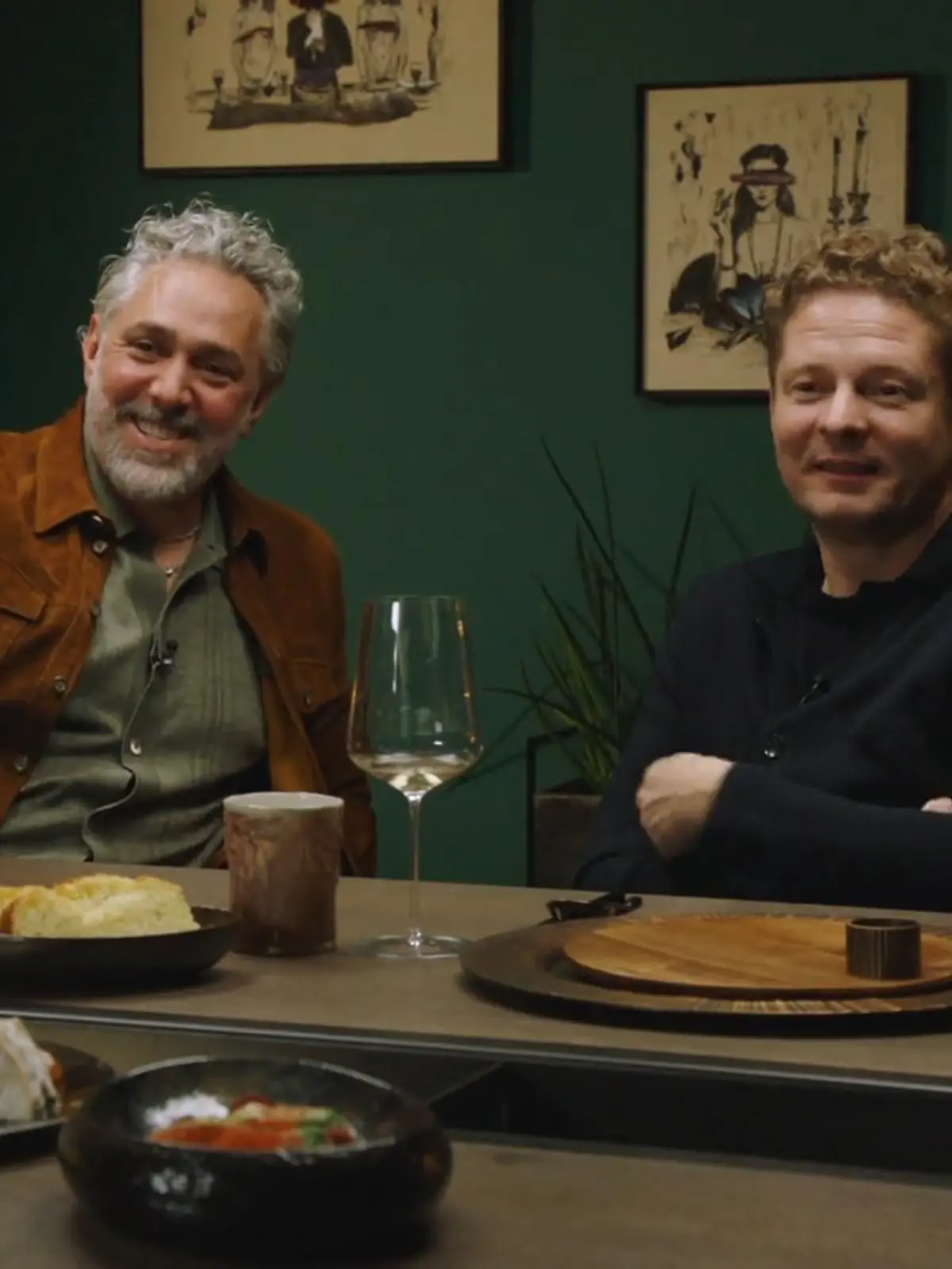 Roland Trettl und Martin Klein zu Tisch.