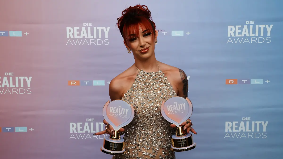 Gewinnerin in der Kategorie Reality Star des Jahres- Frauen: Ariel

+++ Die Verwendung des sendungsbezogenen Materials ist nur mit dem Hinweis und Verlinkung auf RTL+ gestattet. +++