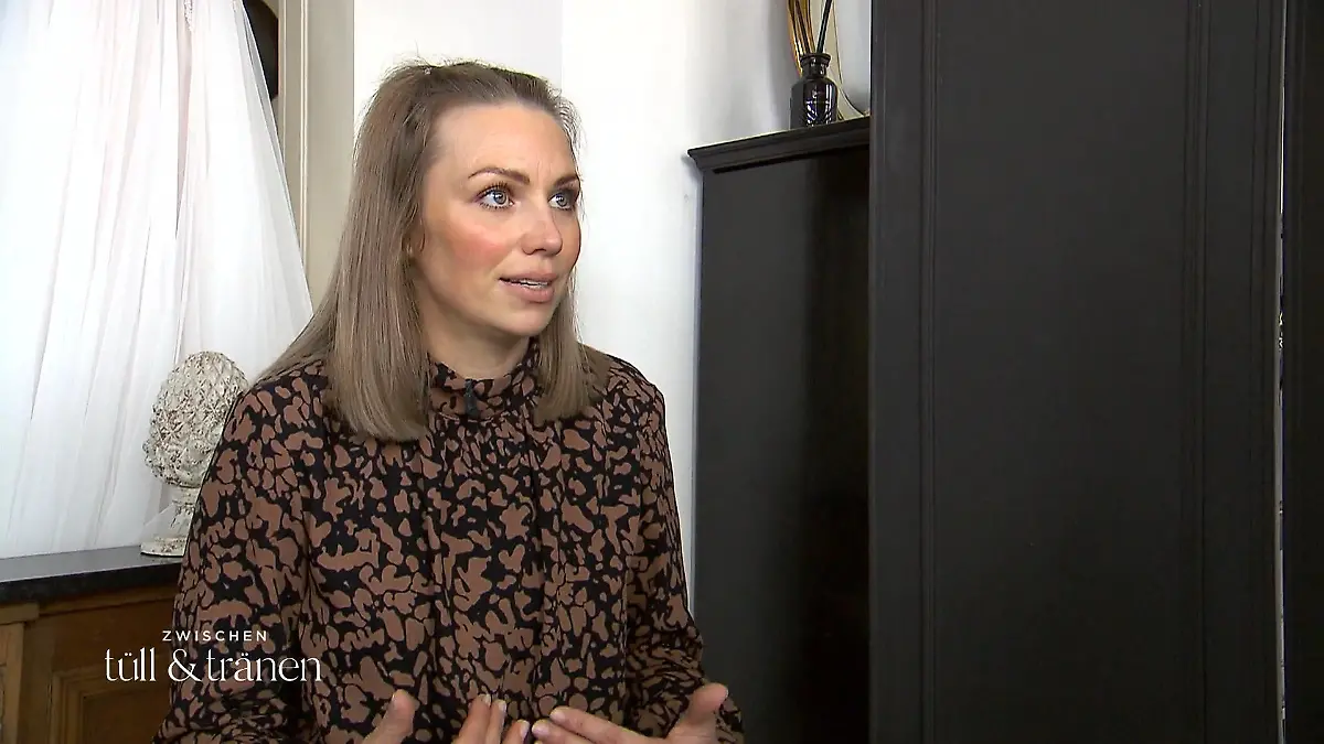 Carina weiß genau, was sie will – doch findet Jowita das richtige Kleid? Kleid klar vor Augen