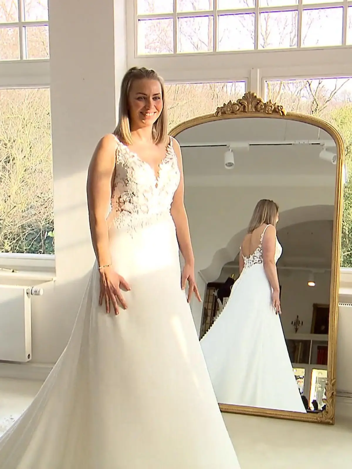 Bild zu: "Carina greift selbst ein – wird ausgerechnet dieses Kleid zum Volltreffer?"