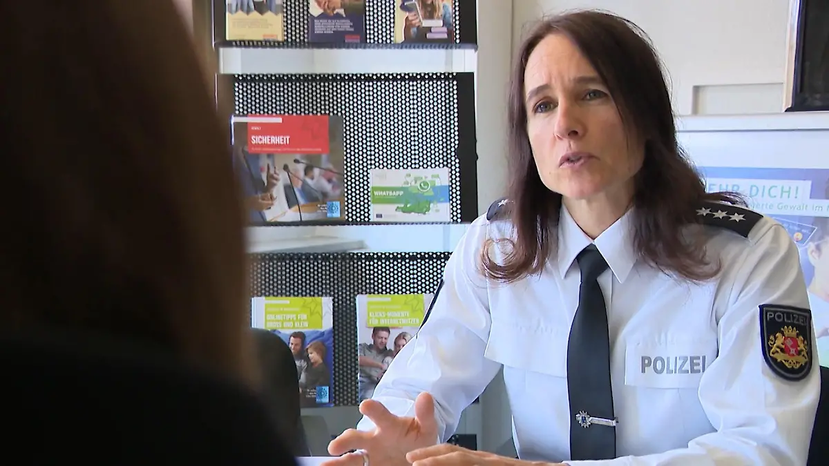 So kämpft die Polizei Bremen gegen Online-Gewalt Wenn aus Worten Verbechen werden