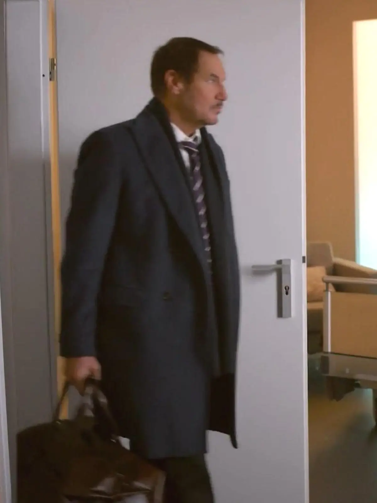 Bild zu: "Richard betritt sein Sterbezimmer"