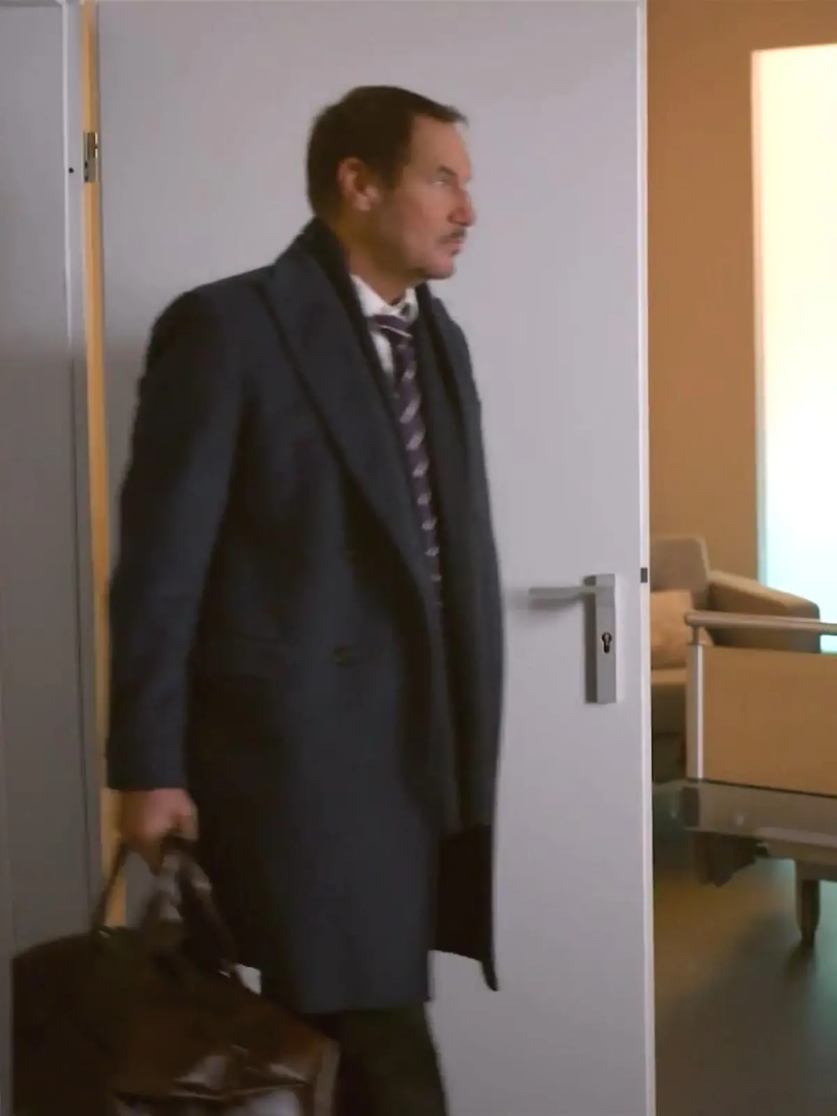 AWZ: Richard betritt sein Sterbezimmer