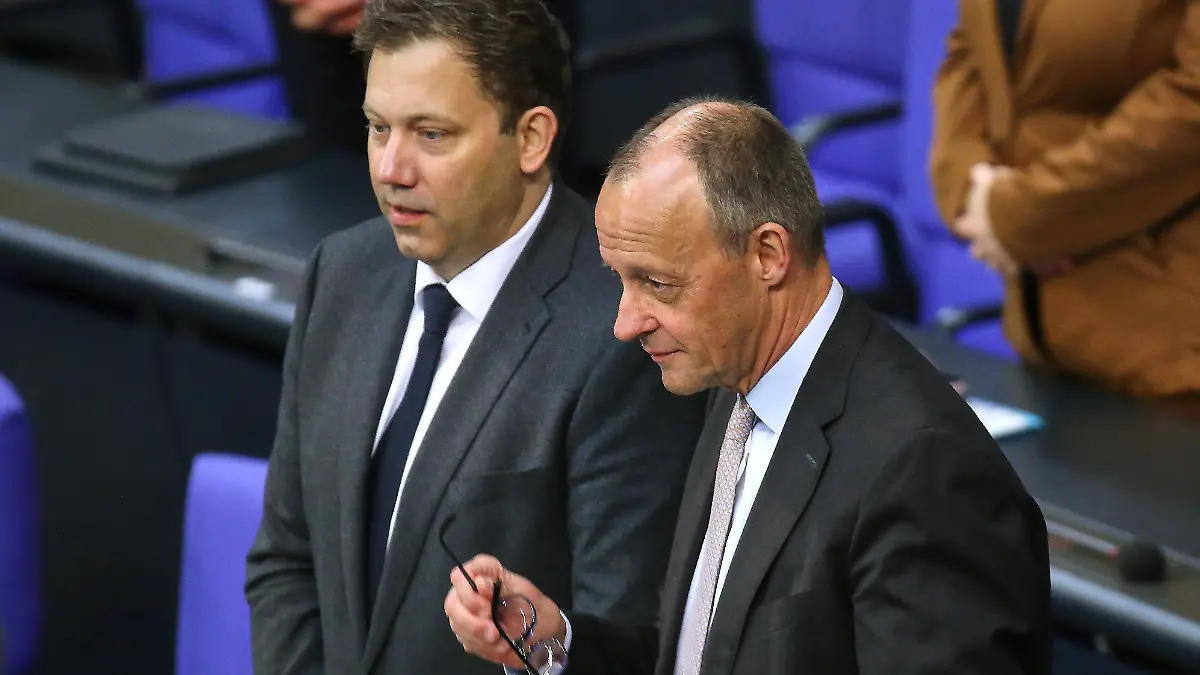 Berlin, Deutschland, 26.03.2026: Deutscher Bundestag: 68. Bundestagssitzung: Bundesminister der Finanzen Lars Klingbeil SPD und Bundeskanzler Friedrich Merz CDU *** Berlin, Germany, 26 03 2026 German Bundestag 68 Bundestag session Federal Minister of Finance Lars Klingbeil SPD and Federal Chancellor Friedrich Merz CDU Copyright: xdtsxNachrichtenagenturx dts_113514