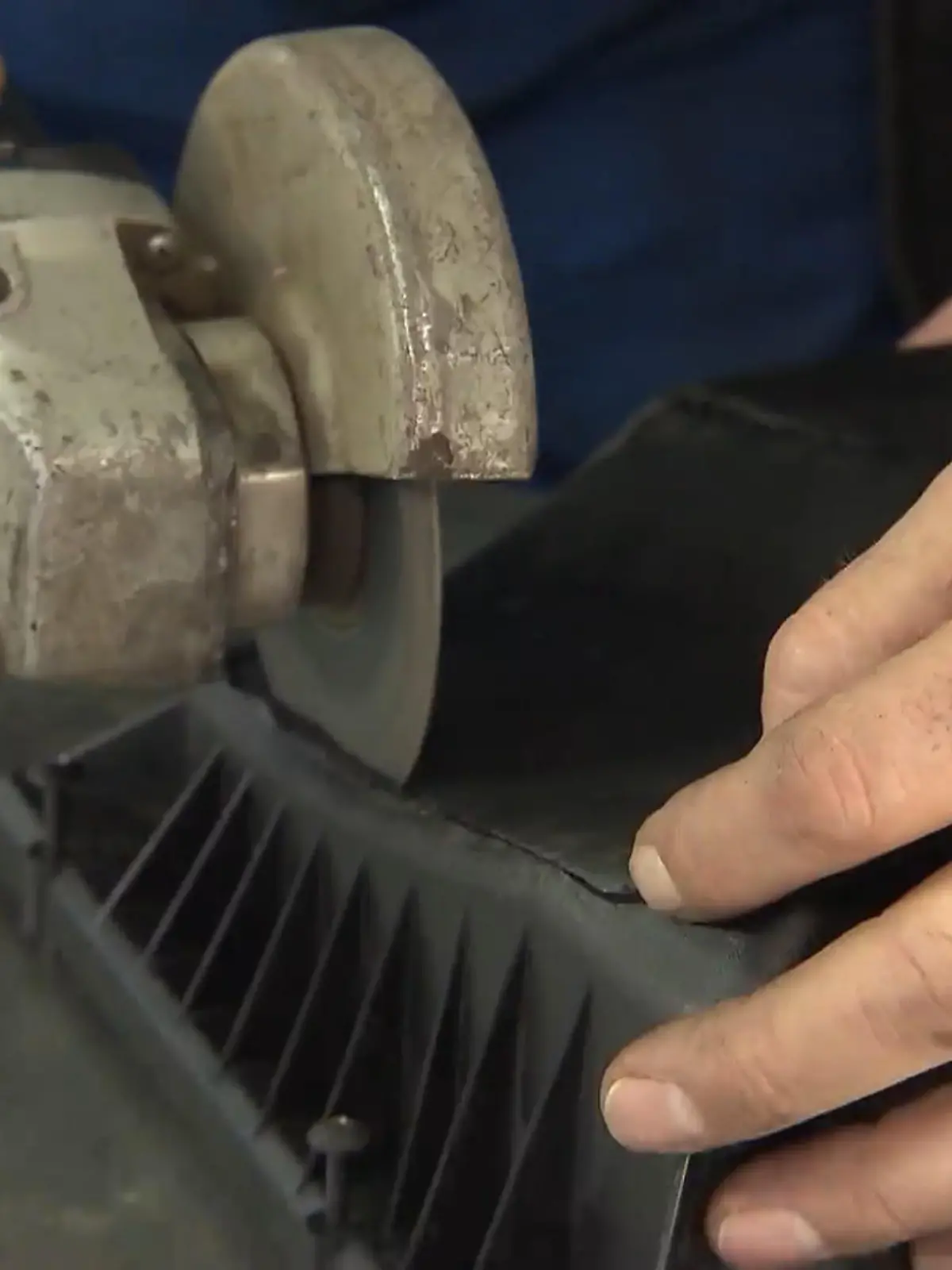 Bild zu: "Der Luftfilterkasten wird kurzerhand umgebaut"