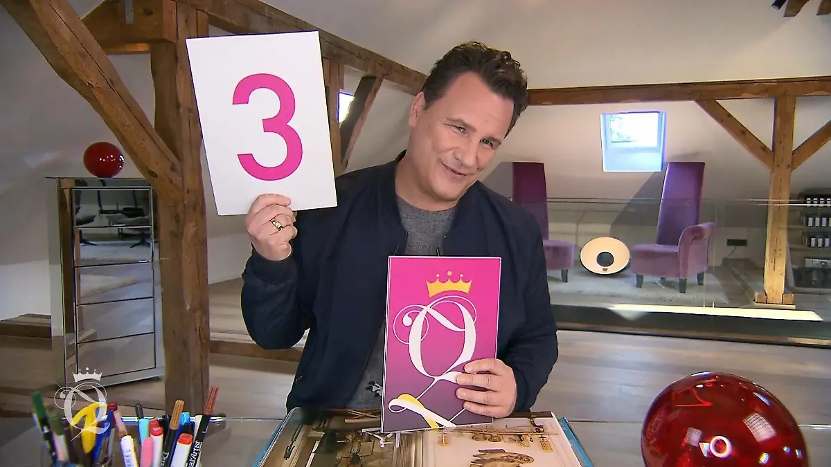 Guido halt die 3-Punkte-Karte hoch.