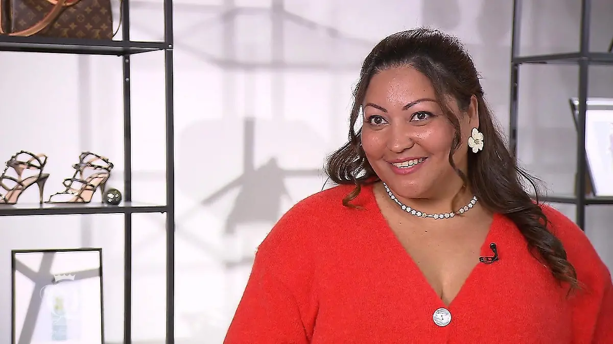 Rosio lächelt gelassen.