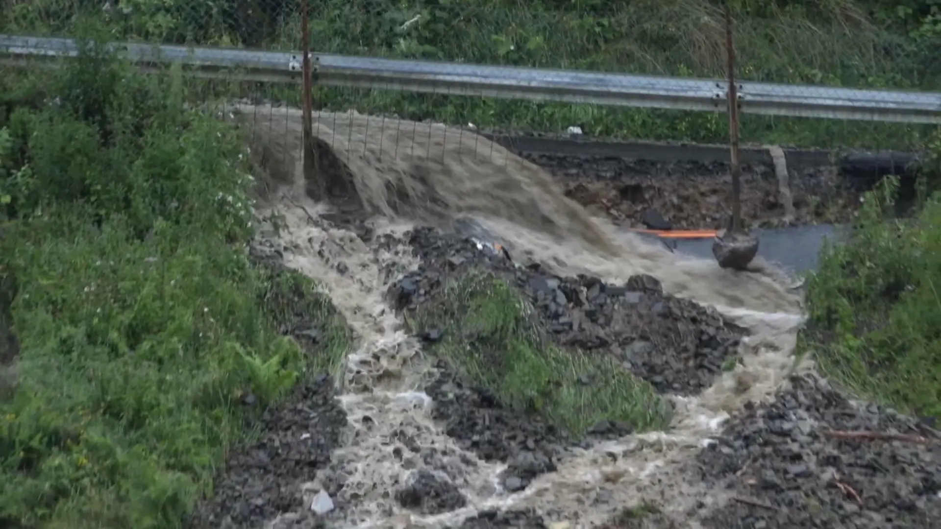 Feuerwehrmann in Altena bei Rettungsarbeiten ertrunken Extreme Unwetter in Deutschland