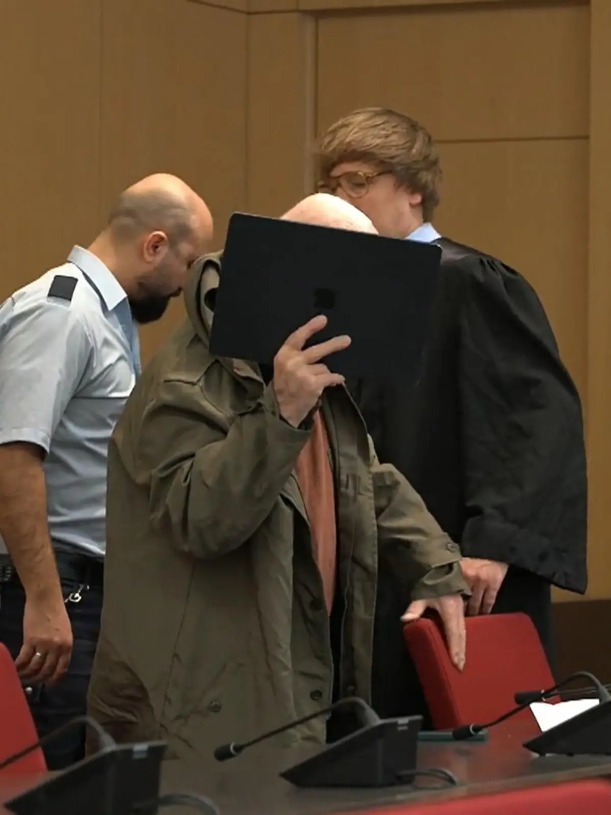 Bild zu: "Prozessauftakt: Ehefrau erschlagen?"