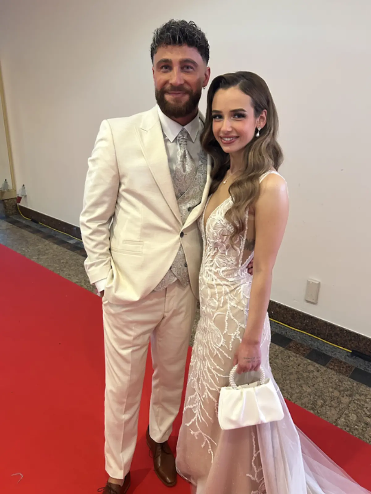 Bei den Reality Awards hat Umut Tekin (28) seine Beziehung zu Lena Goldstein öffentlich gemacht.