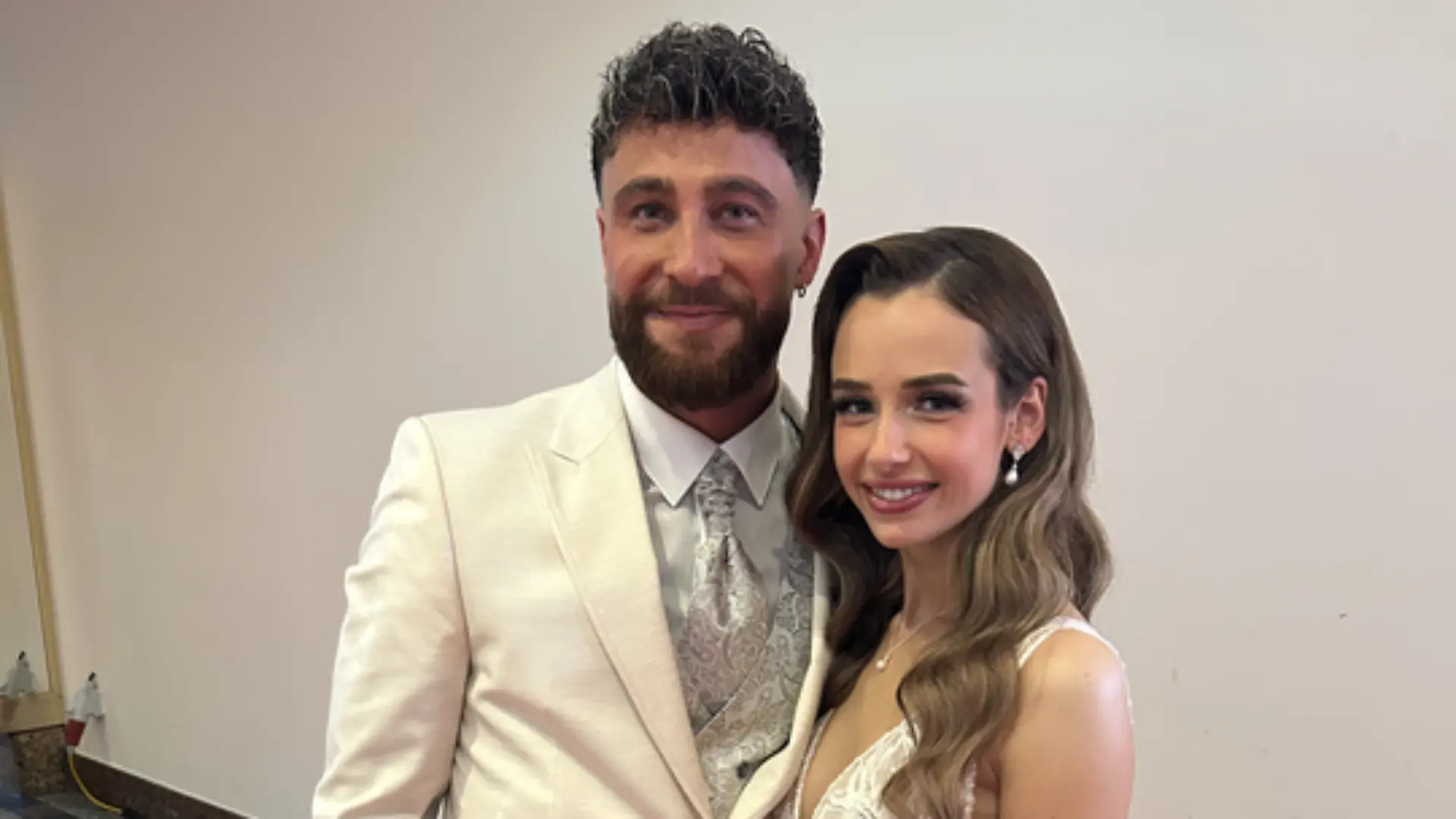 Bei den Reality Awards hat Umut Tekin (28) seine Beziehung zu Lena Goldstein öffentlich gemacht.