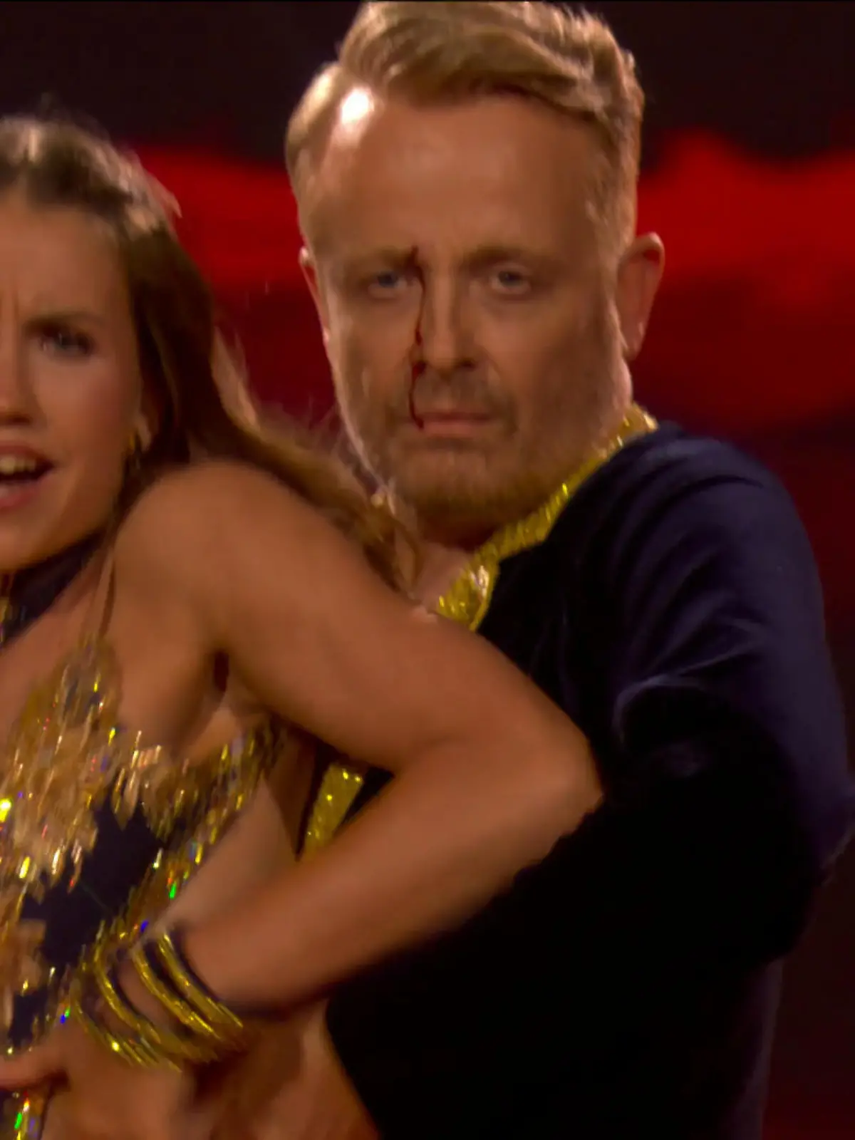 Bild zu: "Ross und Mariia: Sinnliche Rumba mit Veilchen"