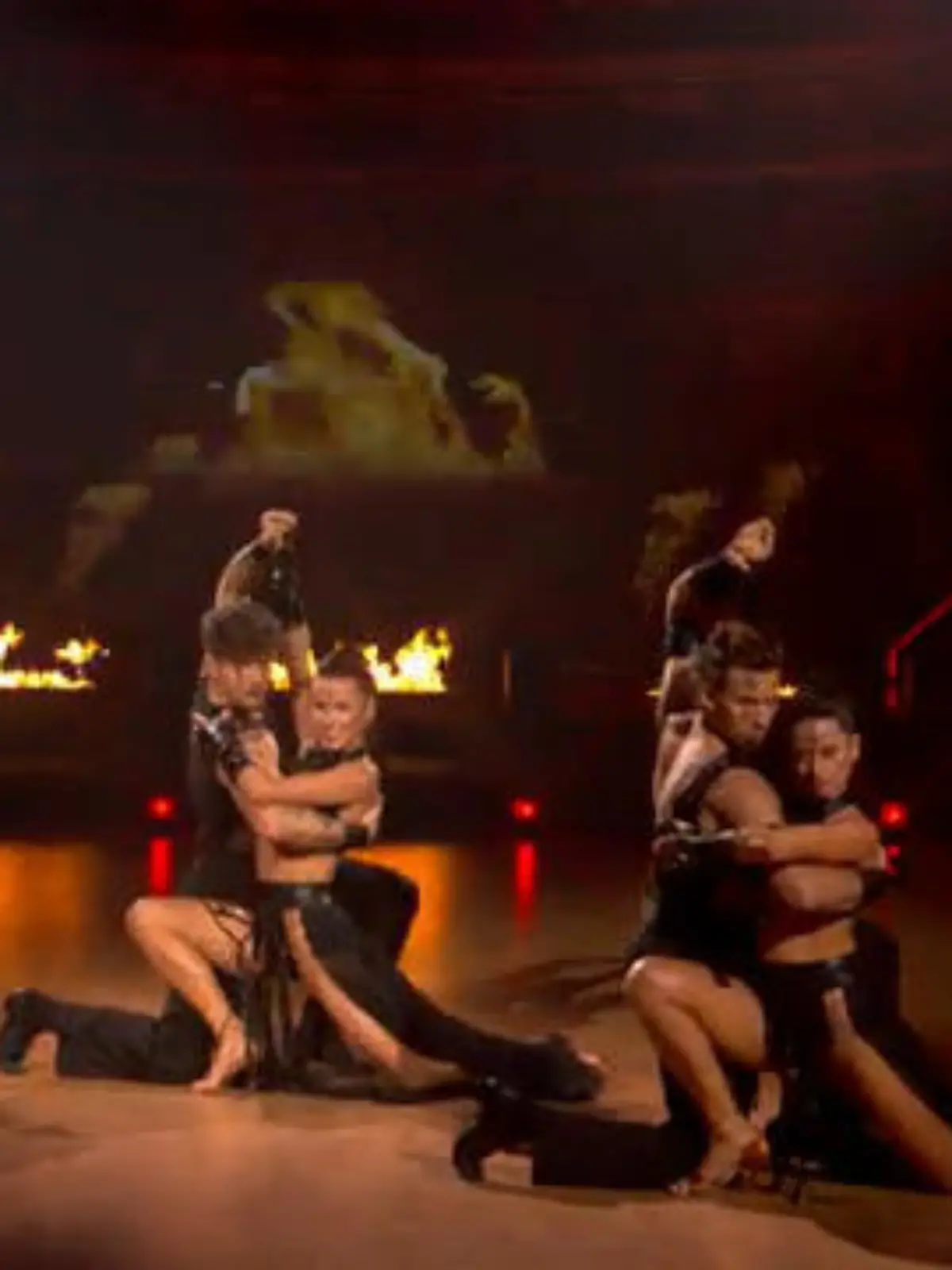 Bild zu: "Die "Magic Six" WIlli, Milano und Joel zeigen ihre Kür zu Michael Jackson"