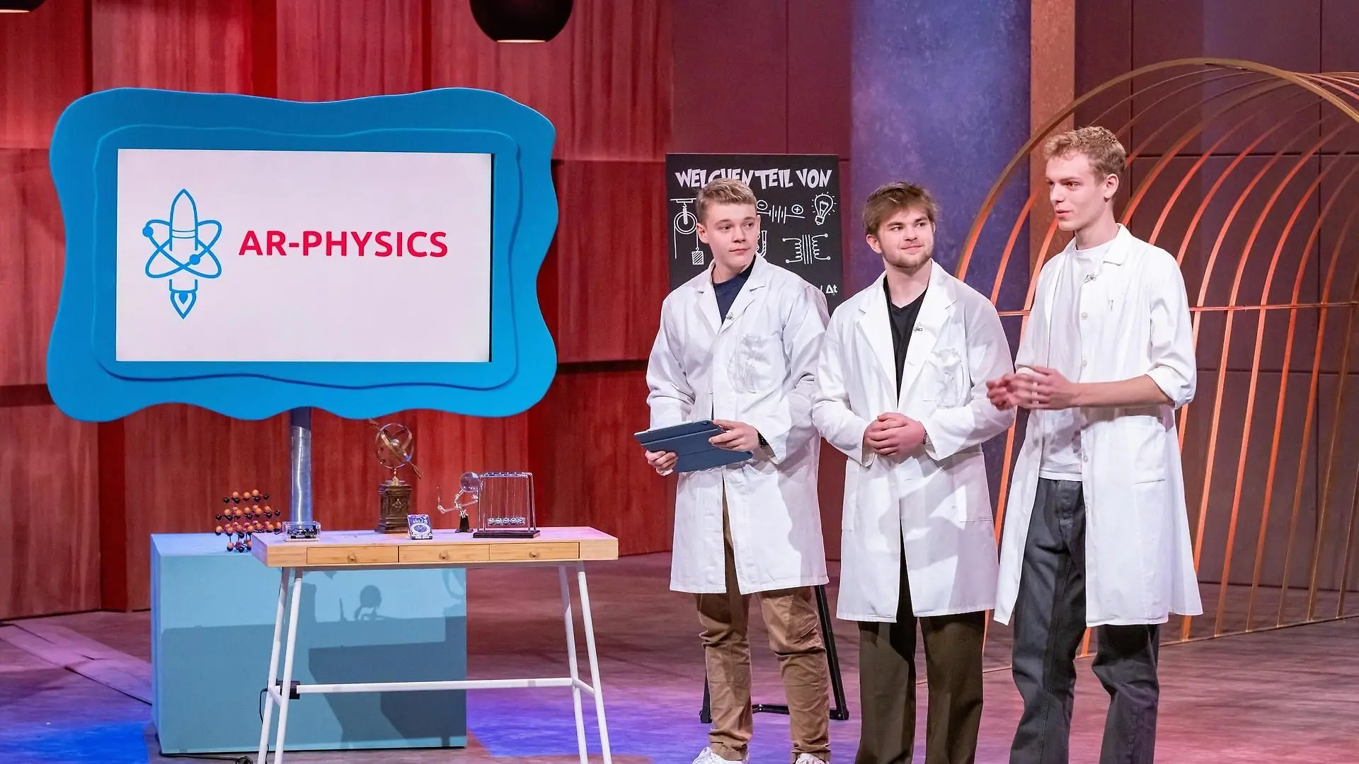 U. a. mit: "AR-Physics"