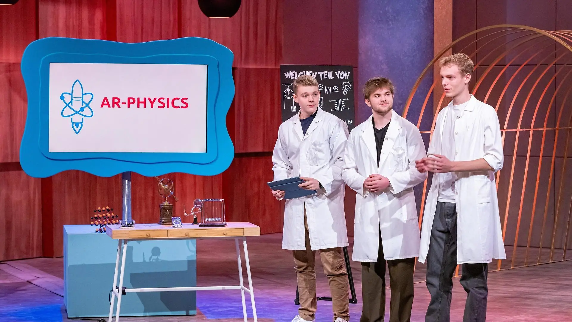 U. a. mit: "AR-Physics"