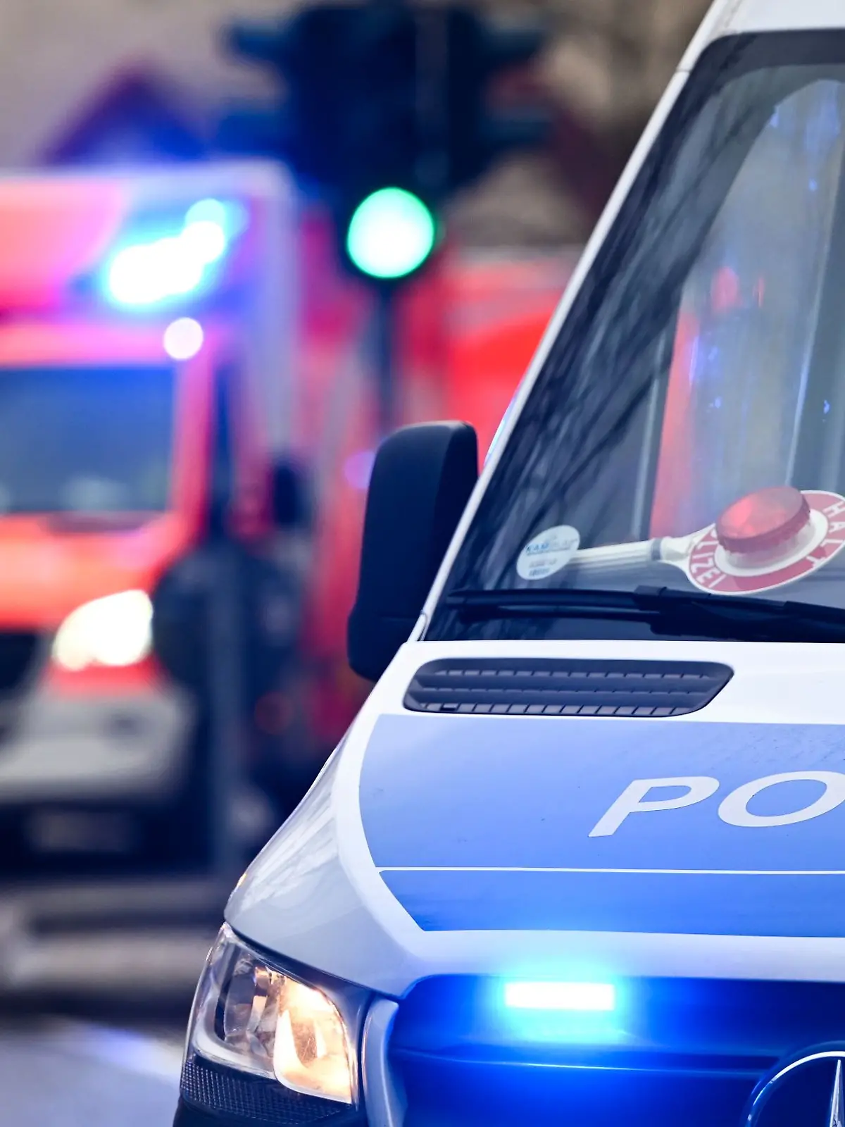 Polizei und Krankenwagen, Symbolbild