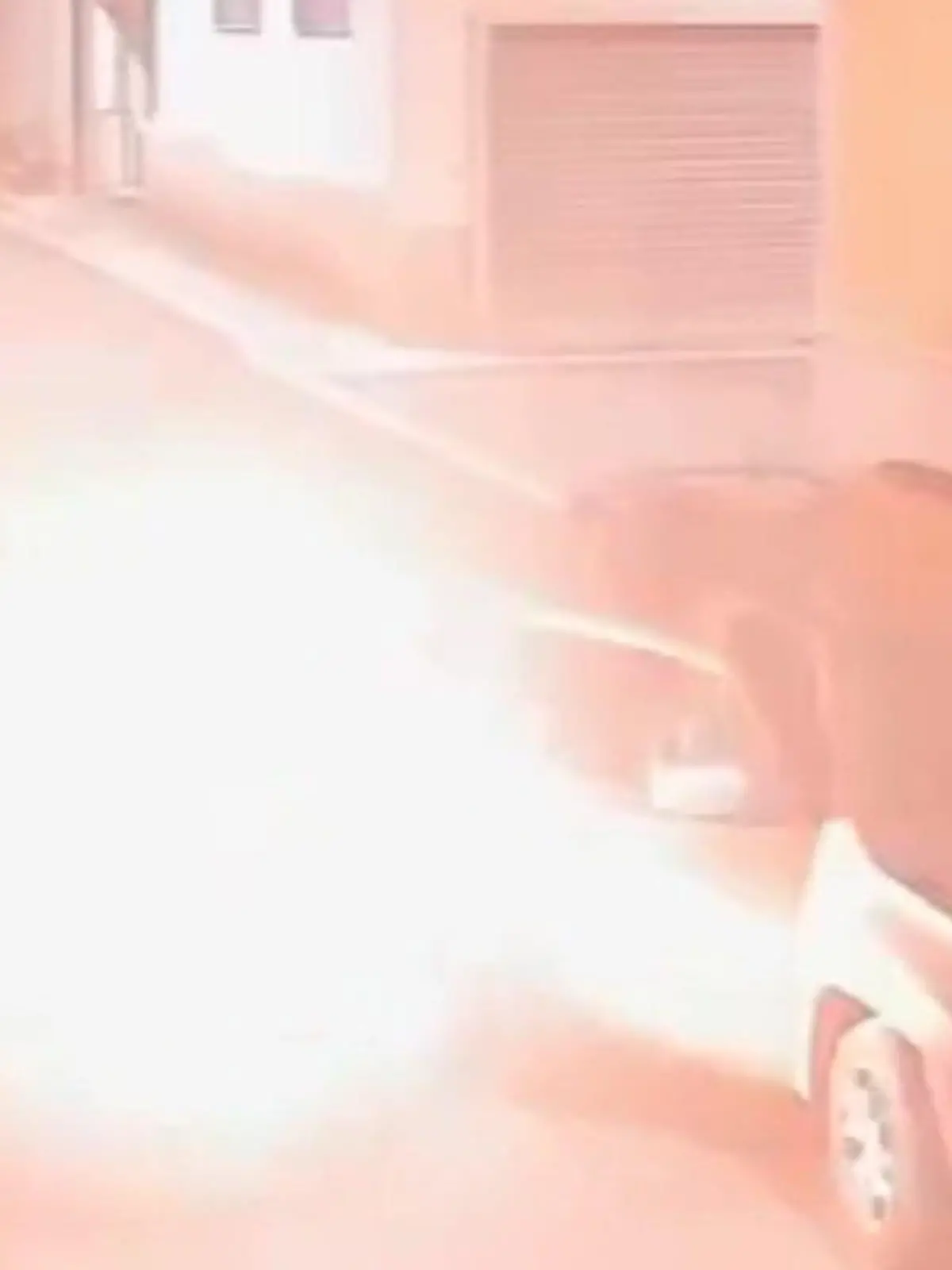 Bild zu: "Aus Eifersucht? Mann setzt Auto in Brand – mit Molotow-Cocktail"