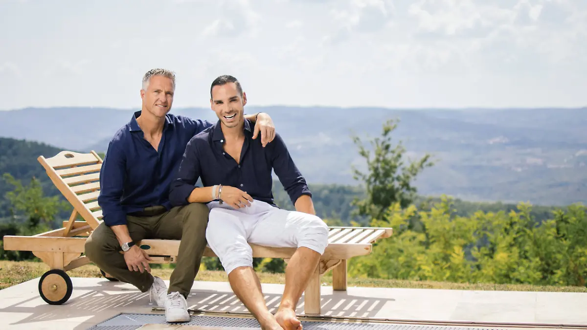 Ralf Schumacher und Étienne Bousquet-Cassagne hatten ihre Beziehung im Sommer 2024 öffentlich gemacht. Seitdem zeigen sie sich immer wieder glücklich zusammen. 