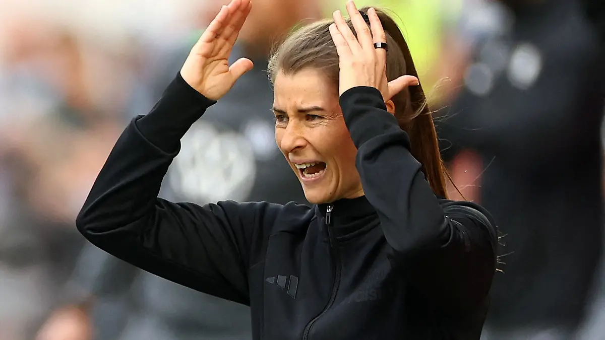 Soccer Football - Bundesliga - 1. FC Union Berlin v VfL Wolfsburg - Stadion An der Alten Forsterei, Berlin, Germany - April 18, 2026  1. FC Union Berlin interim coach Marie-Louise Eta reacts REUTERS/Lisi Niesner DFL REGULATIONS PROHIBIT ANY USE OF PHOTOGRAPHS AS IMAGE SEQUENCES AND/OR QUASI-VIDEO.     TPX IMAGES OF THE DAY