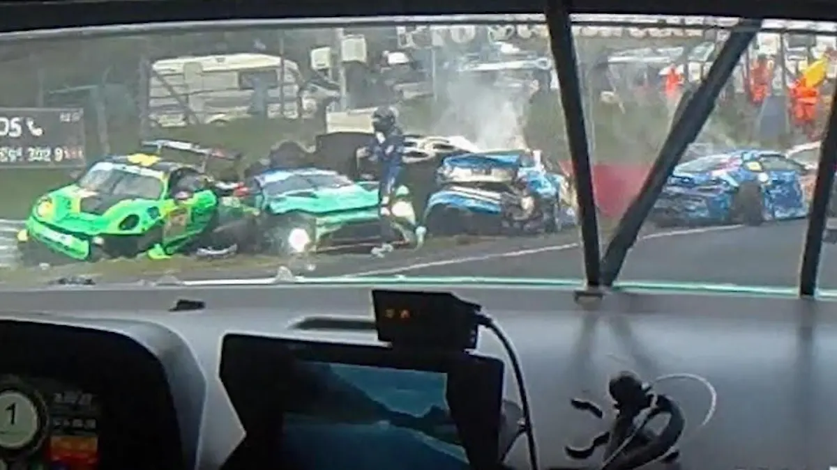 Massencrash auf dem Nürburgring – ein Fahrer stirbt! Bei 24-Stunden-Quali-Rennen