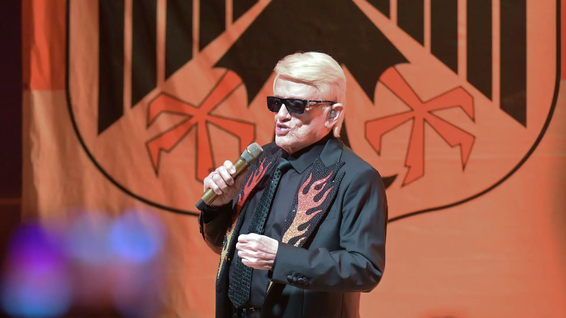 Schlagersänger Heino singt im Rahmen eines Zusatzkonzert in der Bad Belziger Albert-Baur-Halle. 
