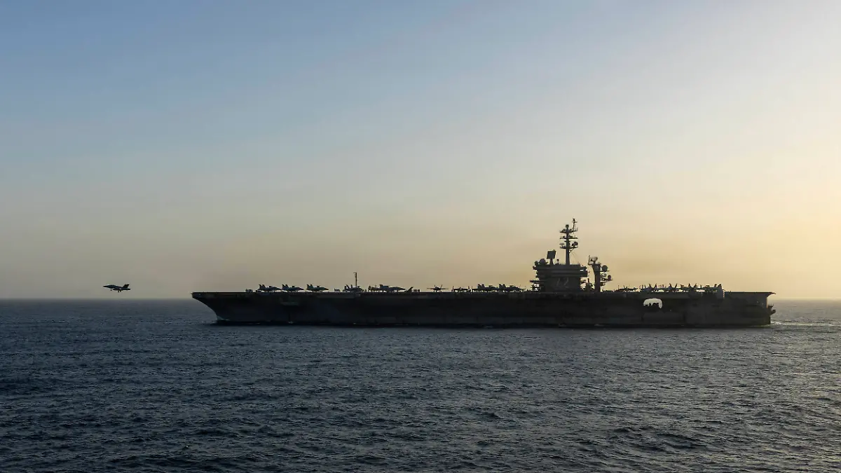 April 19, 2026, Arabian Sea, International Waters: The U.S. Navy Nimitz-class aircraft carrier USS Abraham Lincoln takes part in the operation to blockade ships passing through the Strait of Hormuz under orders from U.S President Donald Trump, April 16, 2026, from an undisclosed location. Arabian Sea International Waters - ZUMAp138 20260419_zaa_p138_003 Copyright: xUsxNavy/U.S.xNavyx