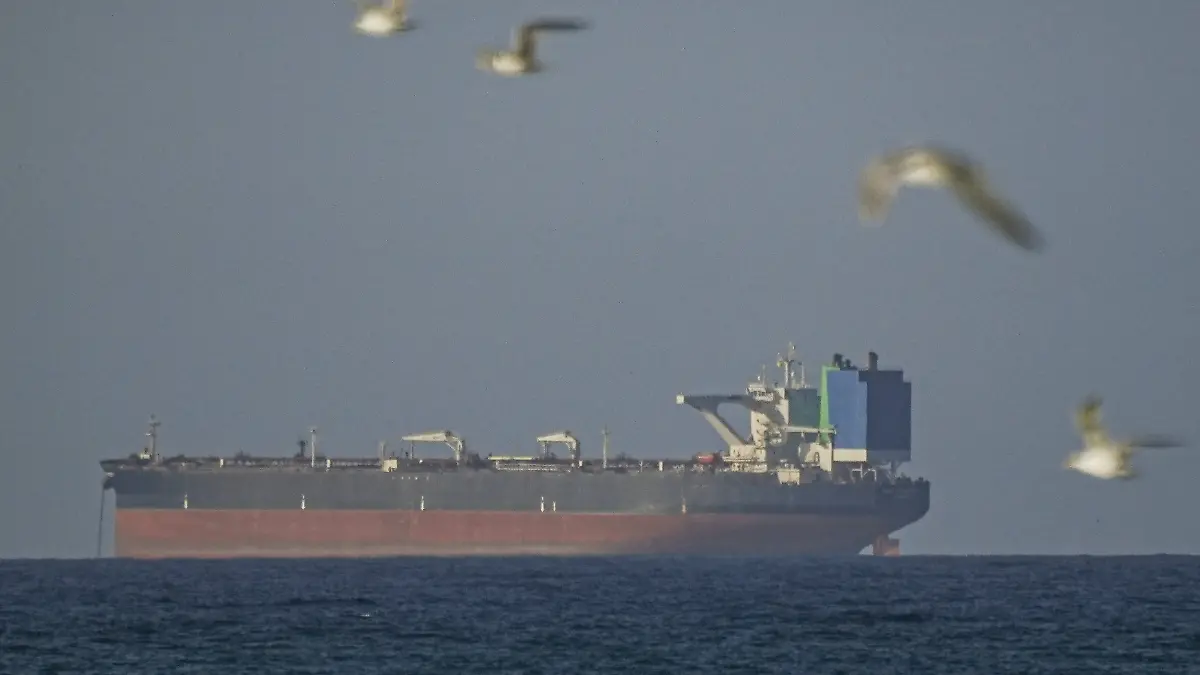 Ship traffic resumes at Strait of Hormuz following US-Iran ceasefire OMAN - APRIL 8: A ship waits to pass through the Strait of Hormuz following the two-week temporary ceasefire between the US and Iran, which is conditional on the opening of the strait, in Oman on April 8, 2026. Shipping traffic remained at low levels, reported. Shadi J. H. Alassar / Anadolu Oman Oman. Editorial use only. Please get in touch for any other usage. PUBLICATIONxNOTxINxTURxUSAxCANxUKxJPNxITAxFRAxAUSxESPxBELxKORxRSAxHKGxNZL Copyright: x2026xAnadoluxShadixJ.xH.xAlassarx