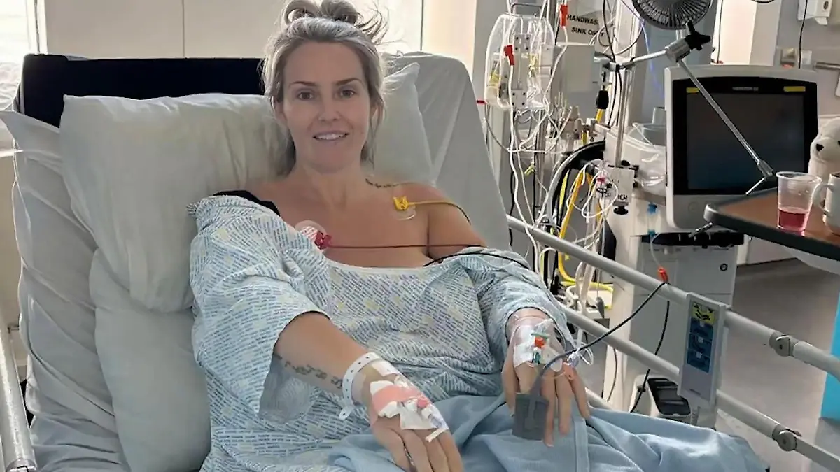 Frauenarzt-Besuch war ihr „zu peinlich" – dann verliert Cara mehrere Organe!  Tumor so groß wie Billardkugel