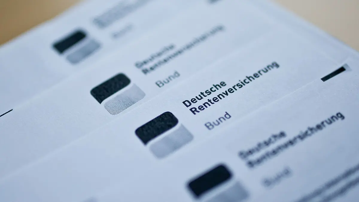 Jeder tatsächliche Bezug einer Altersrente – ob Voll- oder Teilrente – kann zur Beendigung des Arbeitsverhältnisses führen.