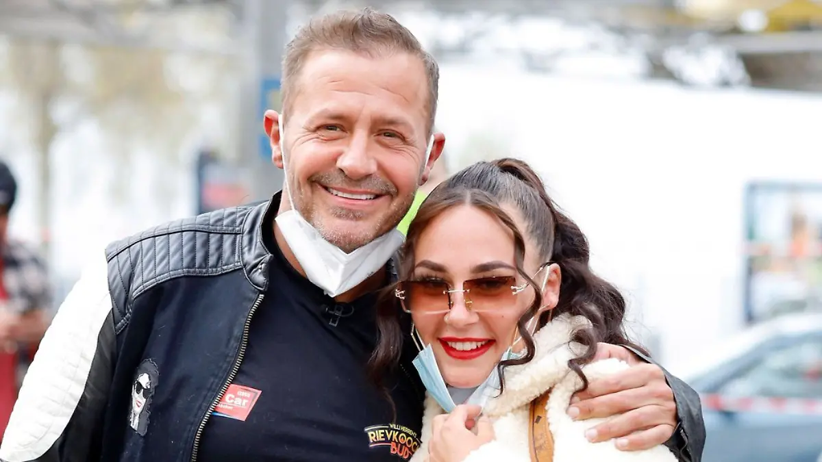 Alessia mit ihrem Vater Willi Herren in liebevoller Umarmung