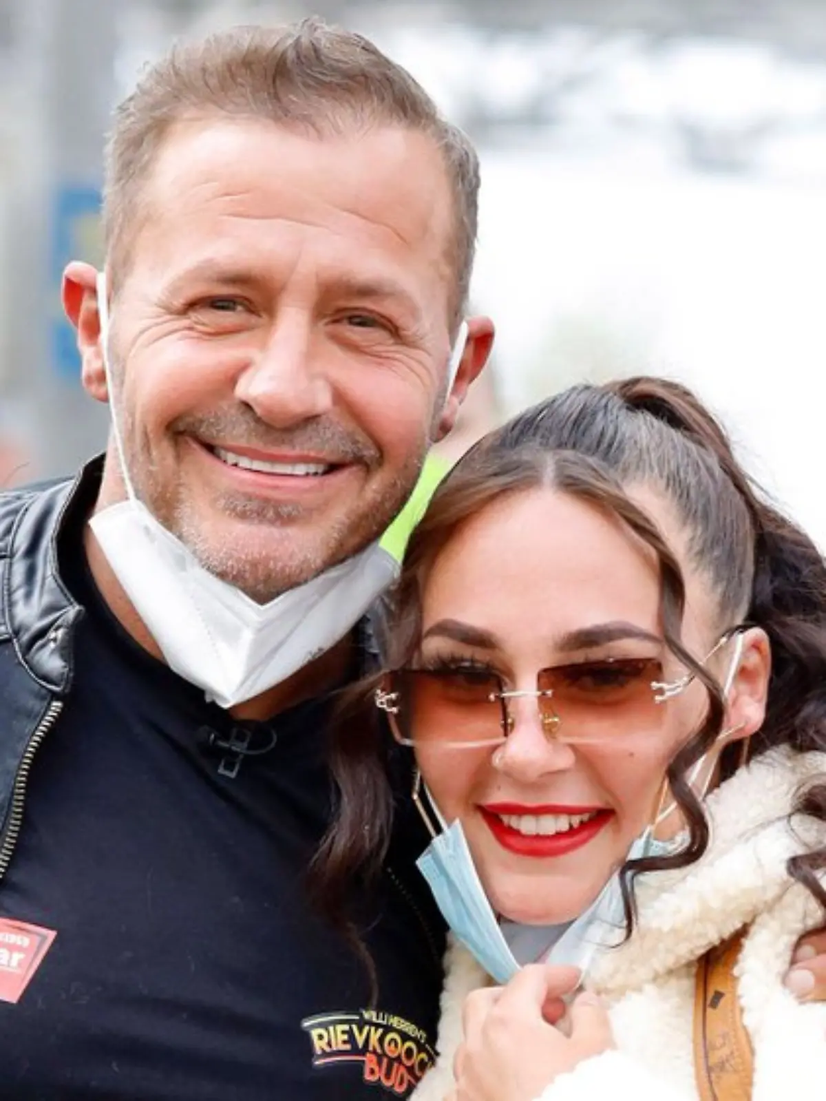 Alessia mit ihrem Vater Willi Herren in liebevoller Umarmung