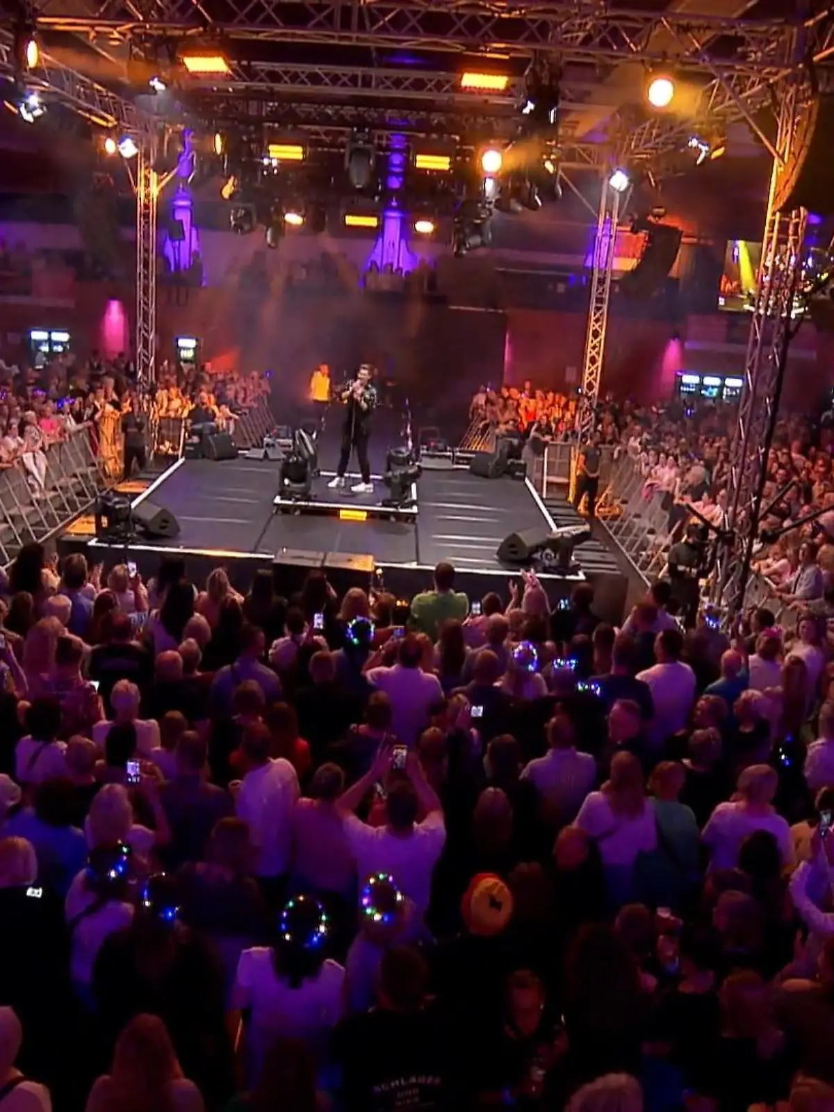 Bild zu: "Schlagerparty für den guten Zweck"